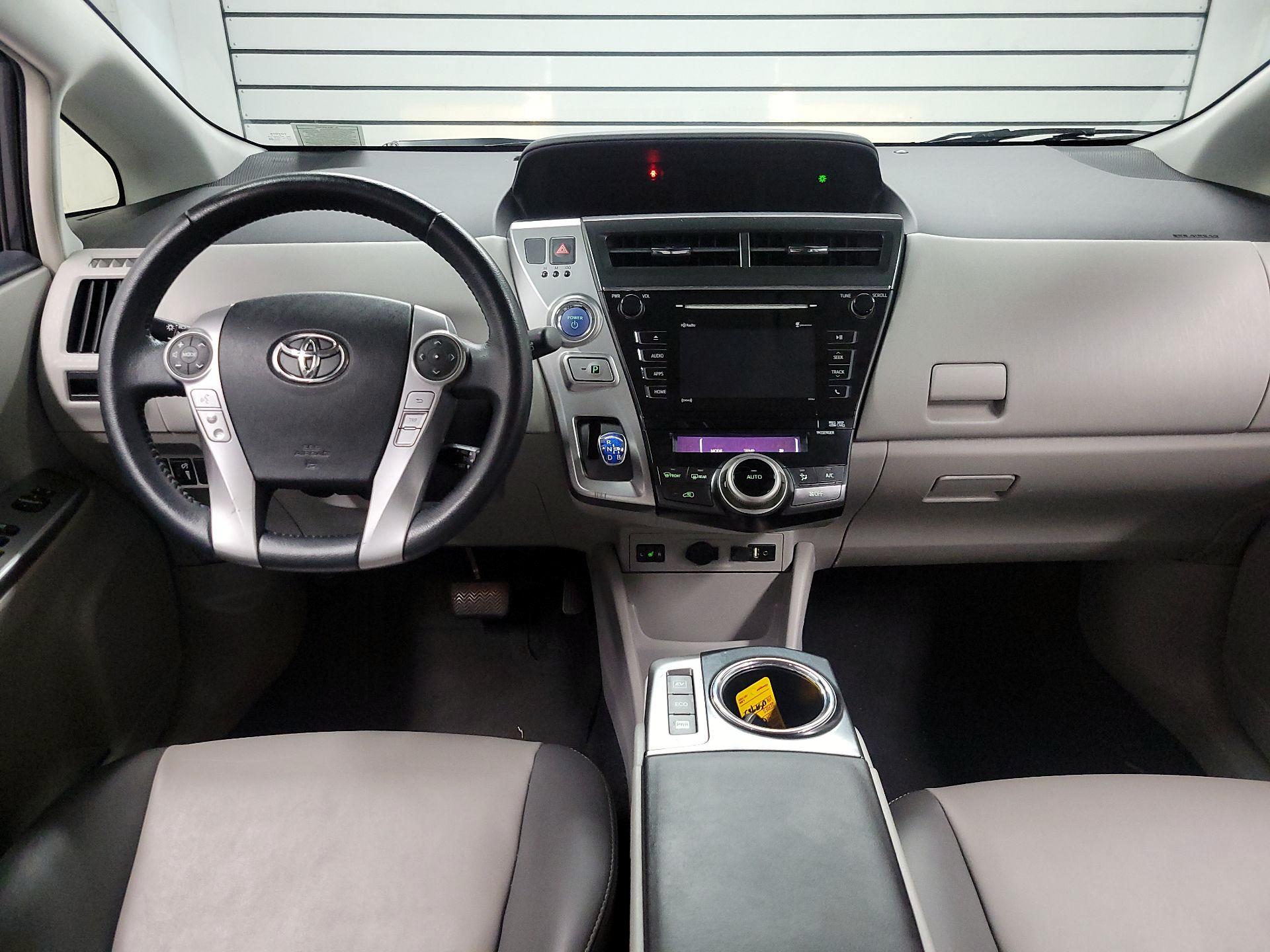 Thumbnail: 2017 Toyota Prius v - 9