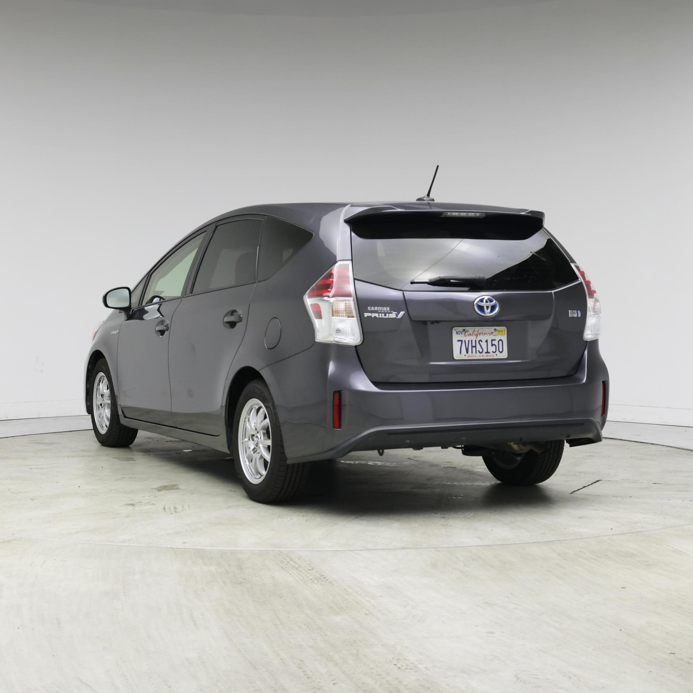 Thumbnail: 2017 Toyota Prius v - 2