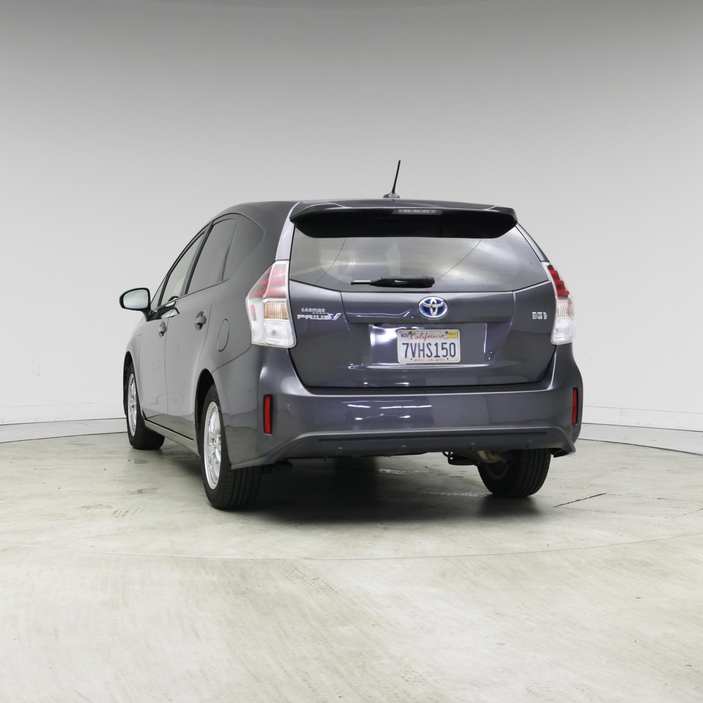 Thumbnail: 2017 Toyota Prius v - 6