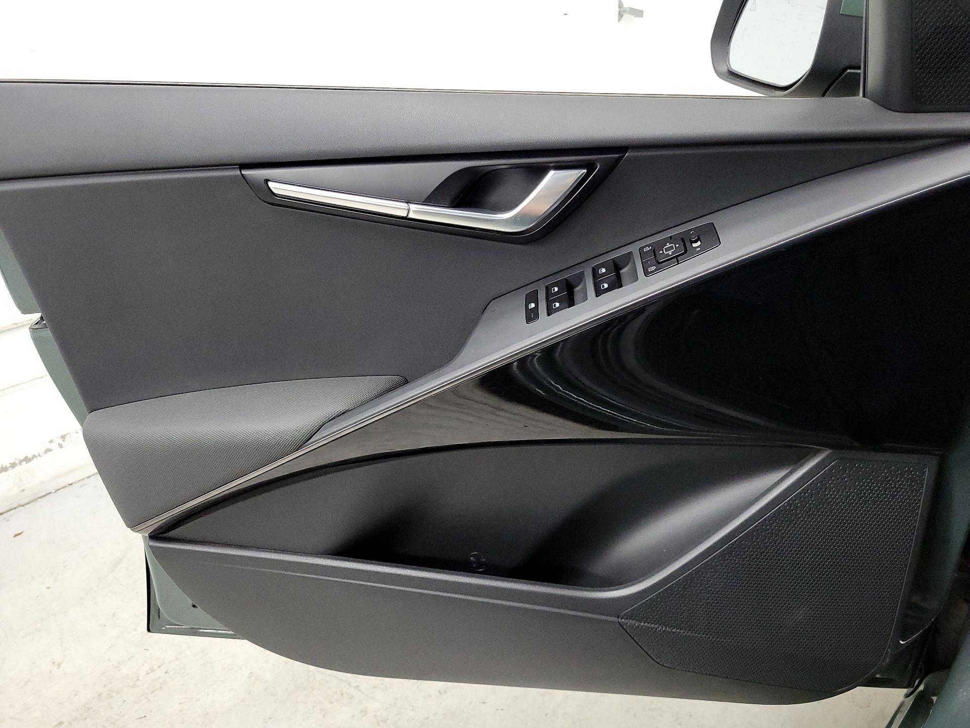 Thumbnail: 2024 Kia Niro - 12