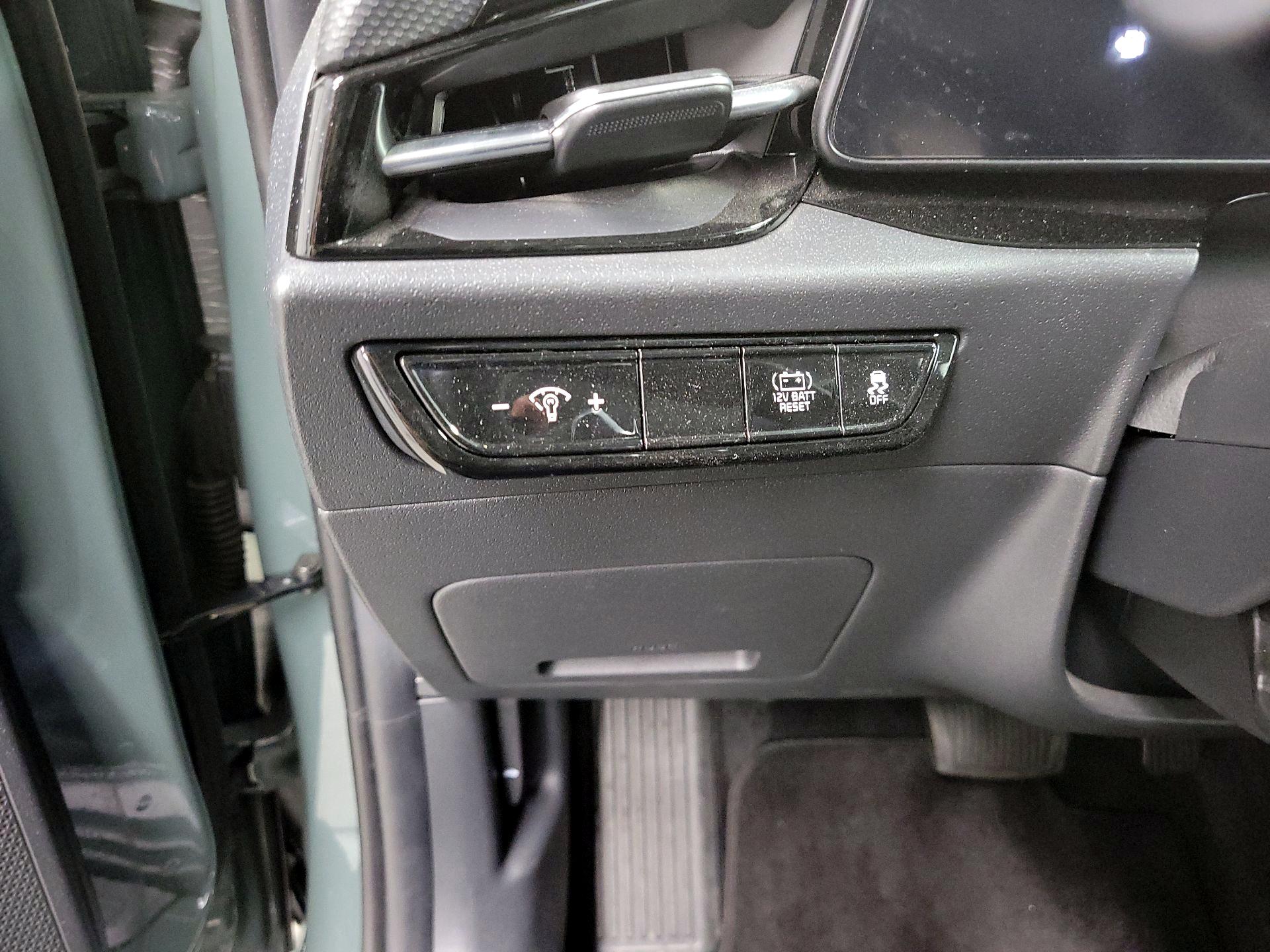 Thumbnail: 2024 Kia Niro - 13