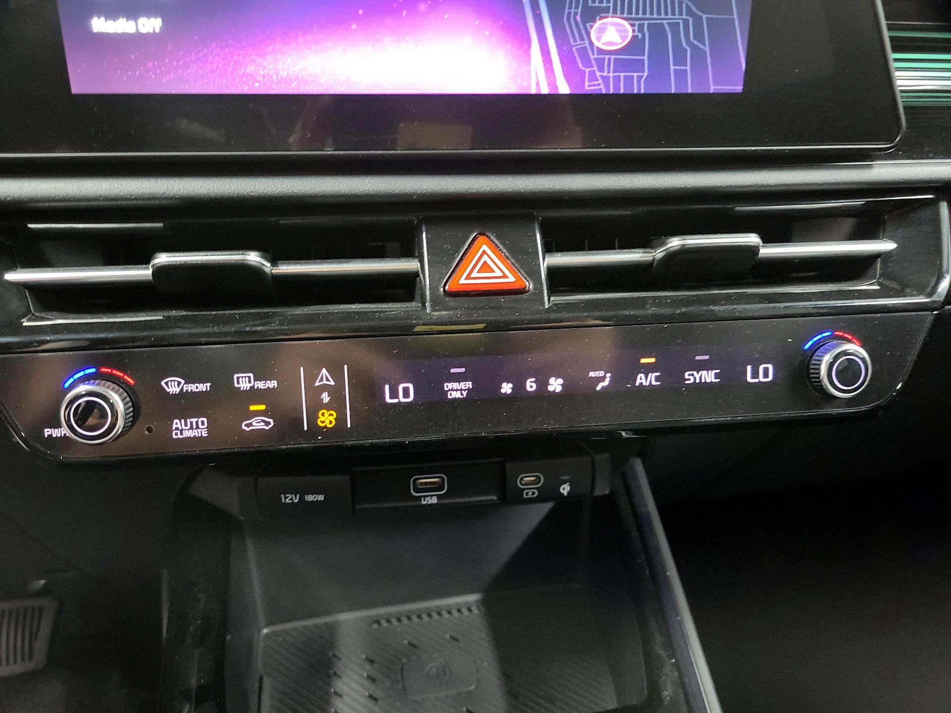 Thumbnail: 2024 Kia Niro - 17