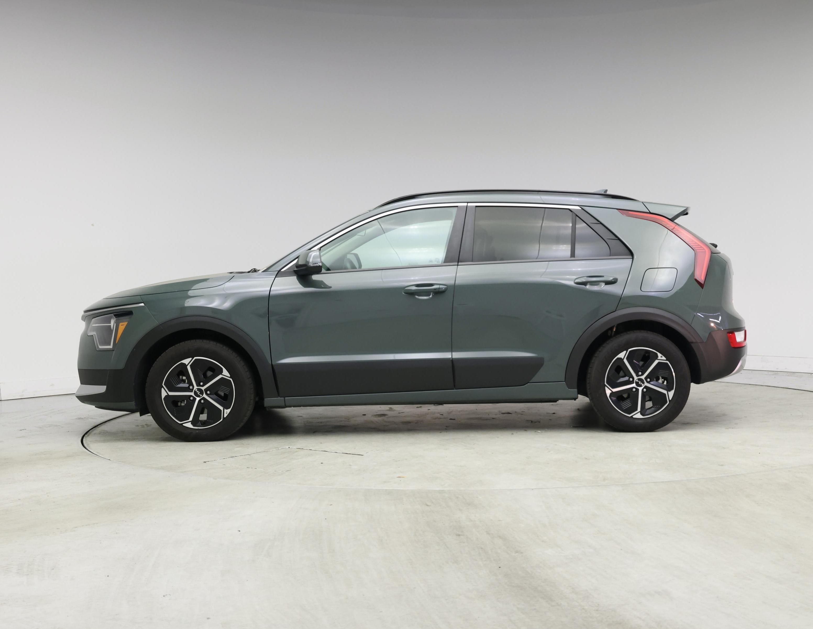 Thumbnail: 2024 Kia Niro - 3