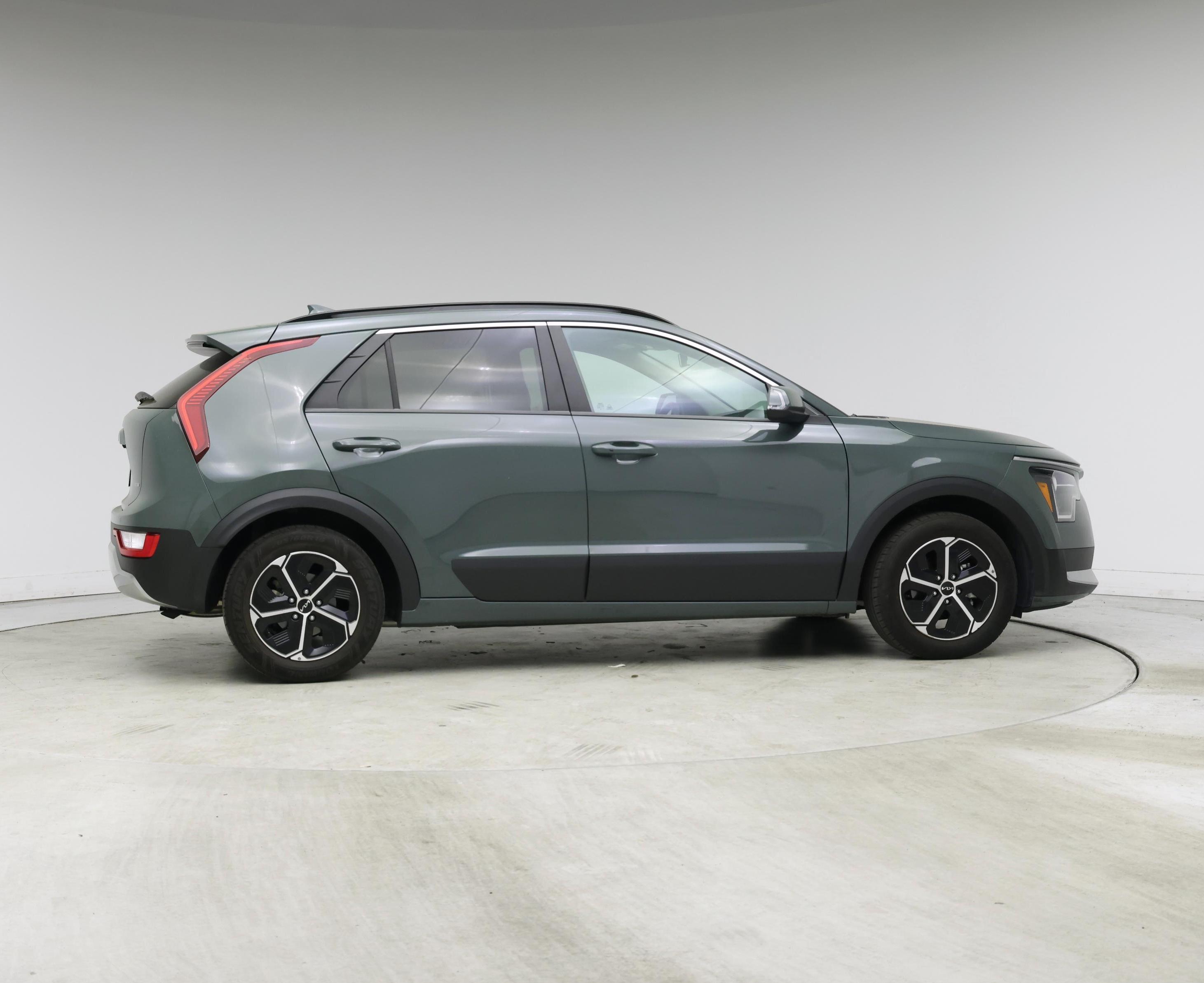 Thumbnail: 2024 Kia Niro - 7