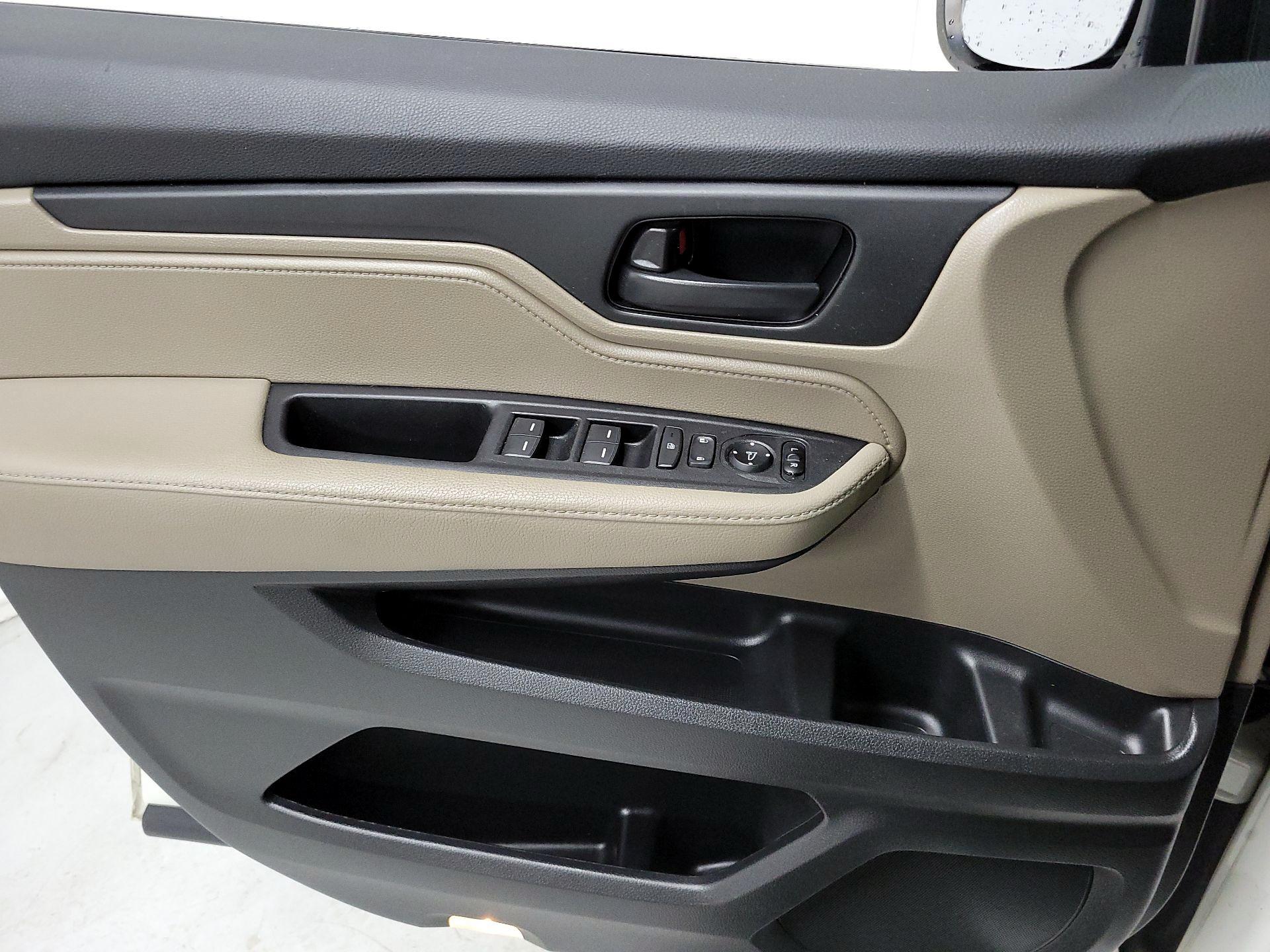 Thumbnail: 2019 Honda Odyssey - 12