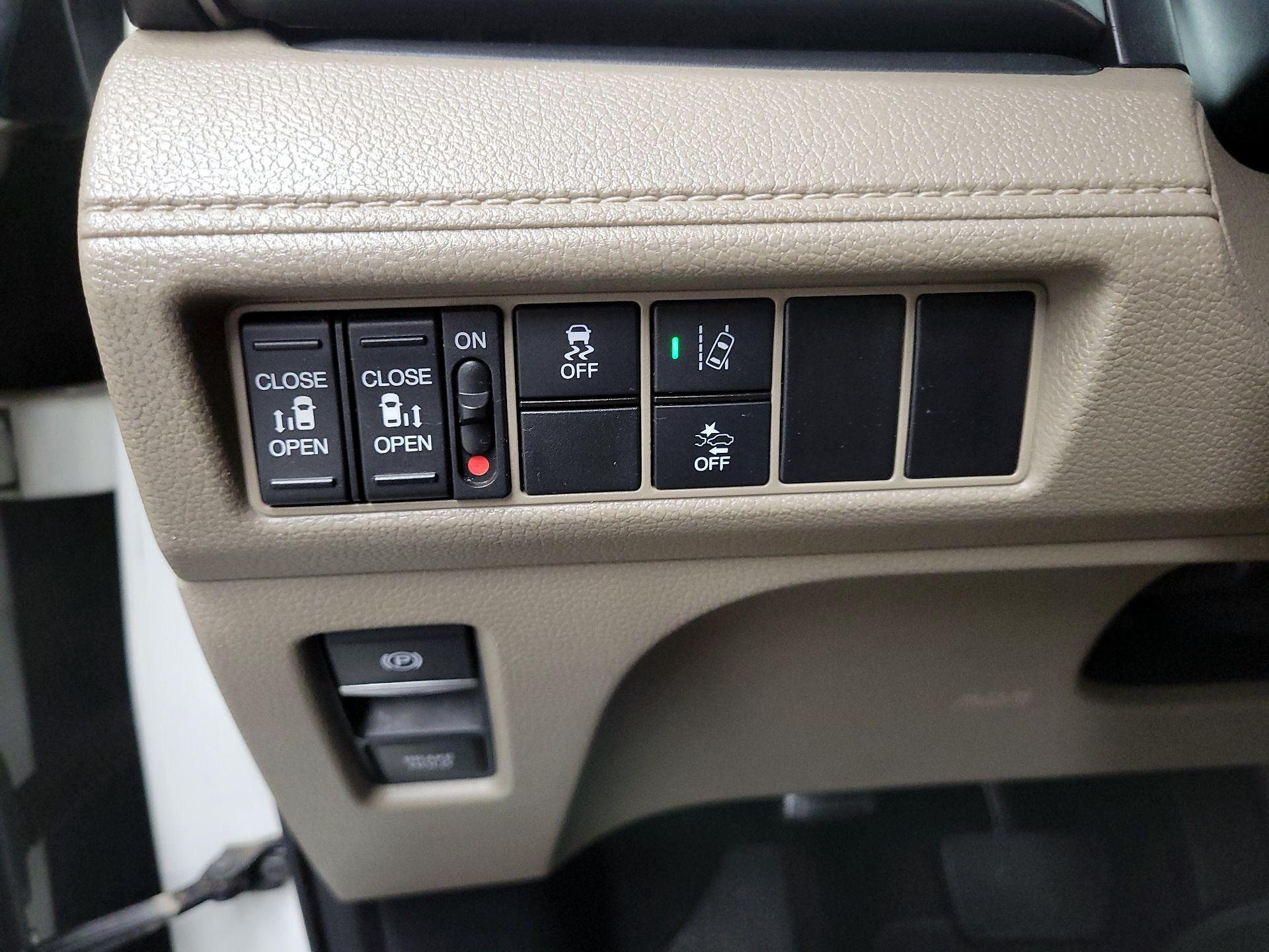 Thumbnail: 2019 Honda Odyssey - 13