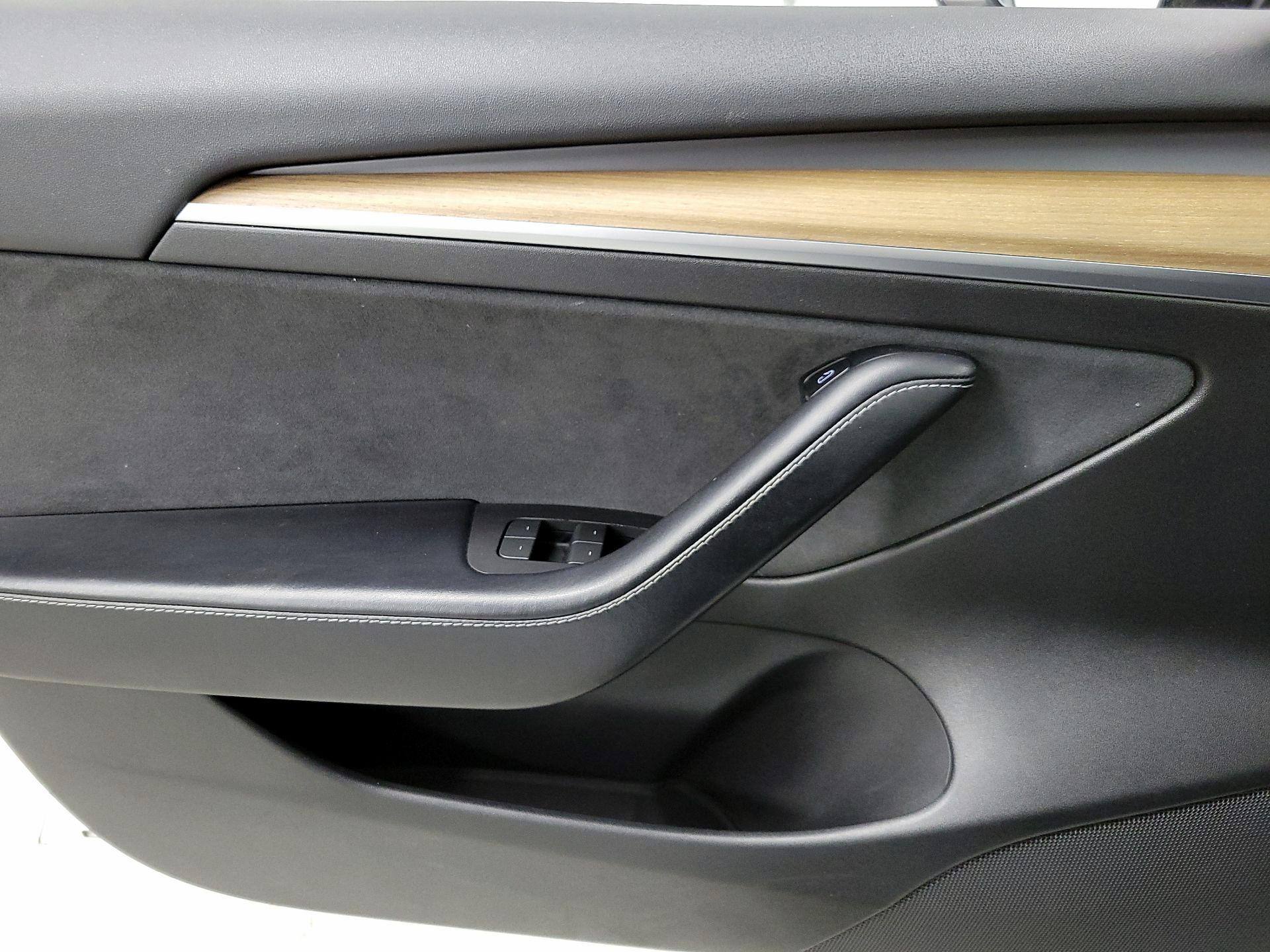 Thumbnail: 2021 Tesla Model 3 - 12