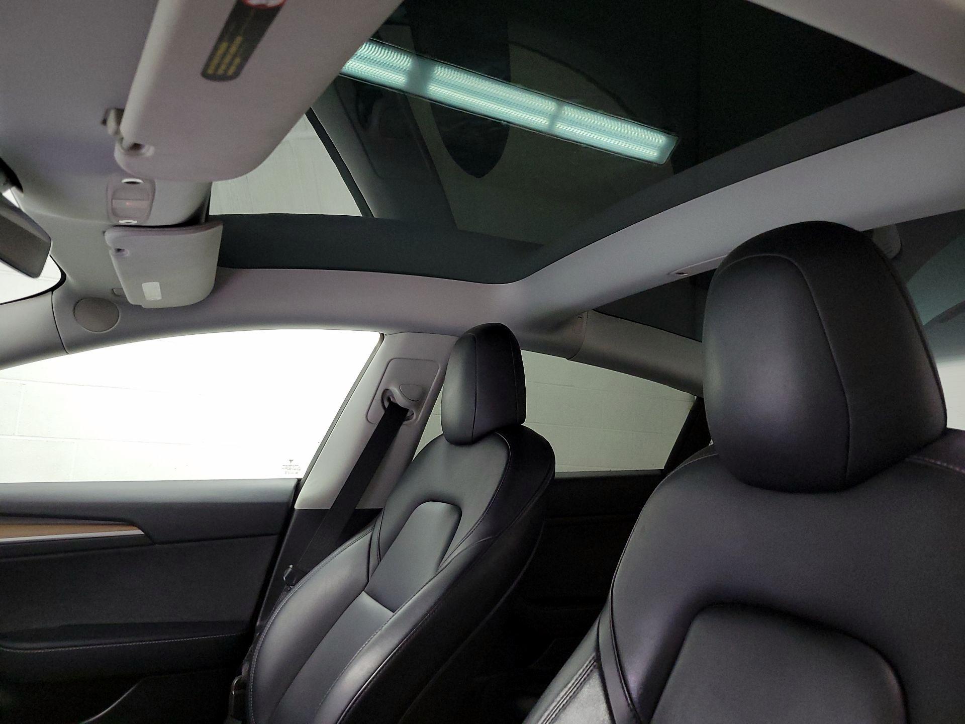 Thumbnail: 2021 Tesla Model 3 - 17