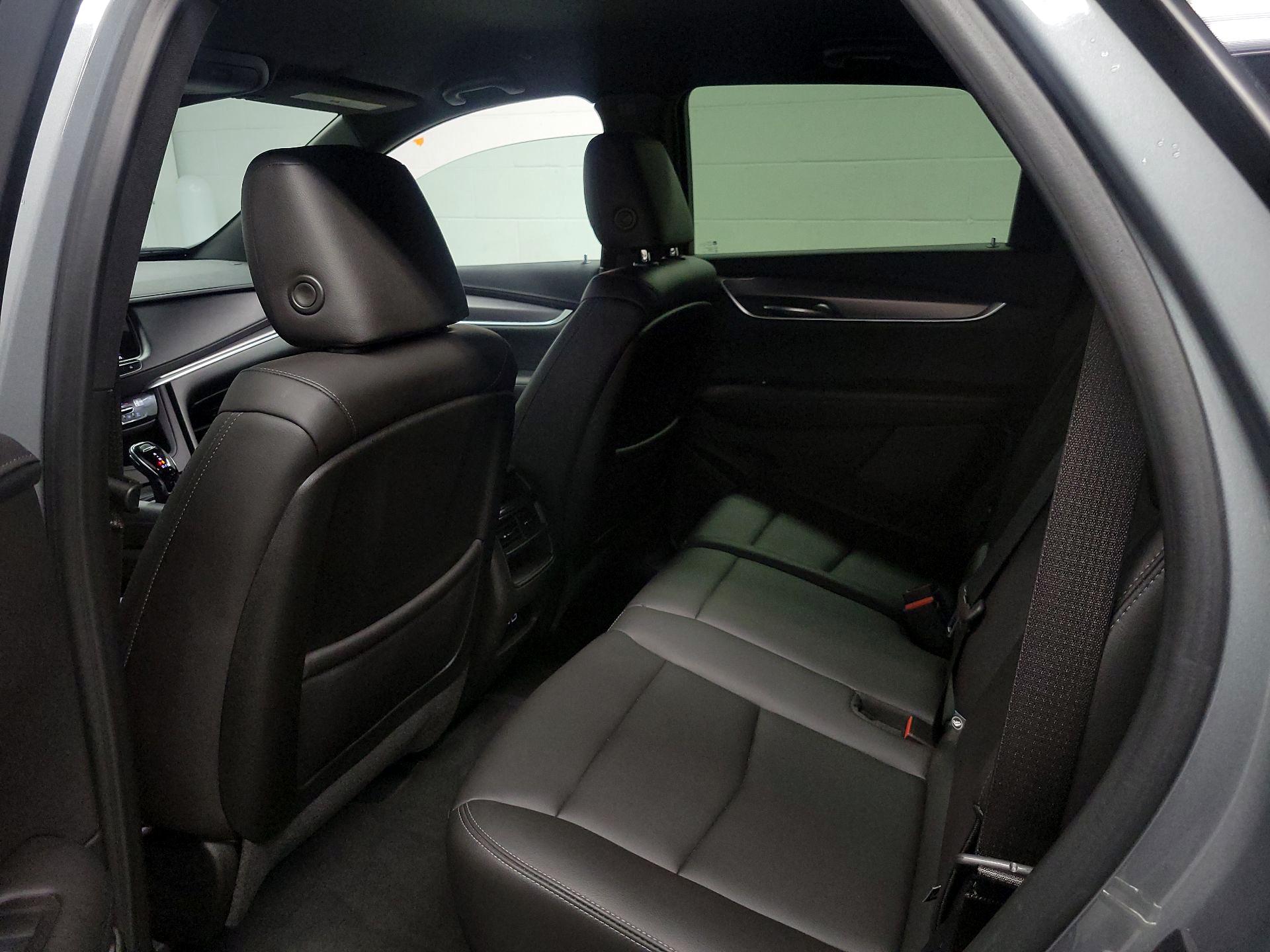 Thumbnail: 2023 Cadillac XT5 - 17