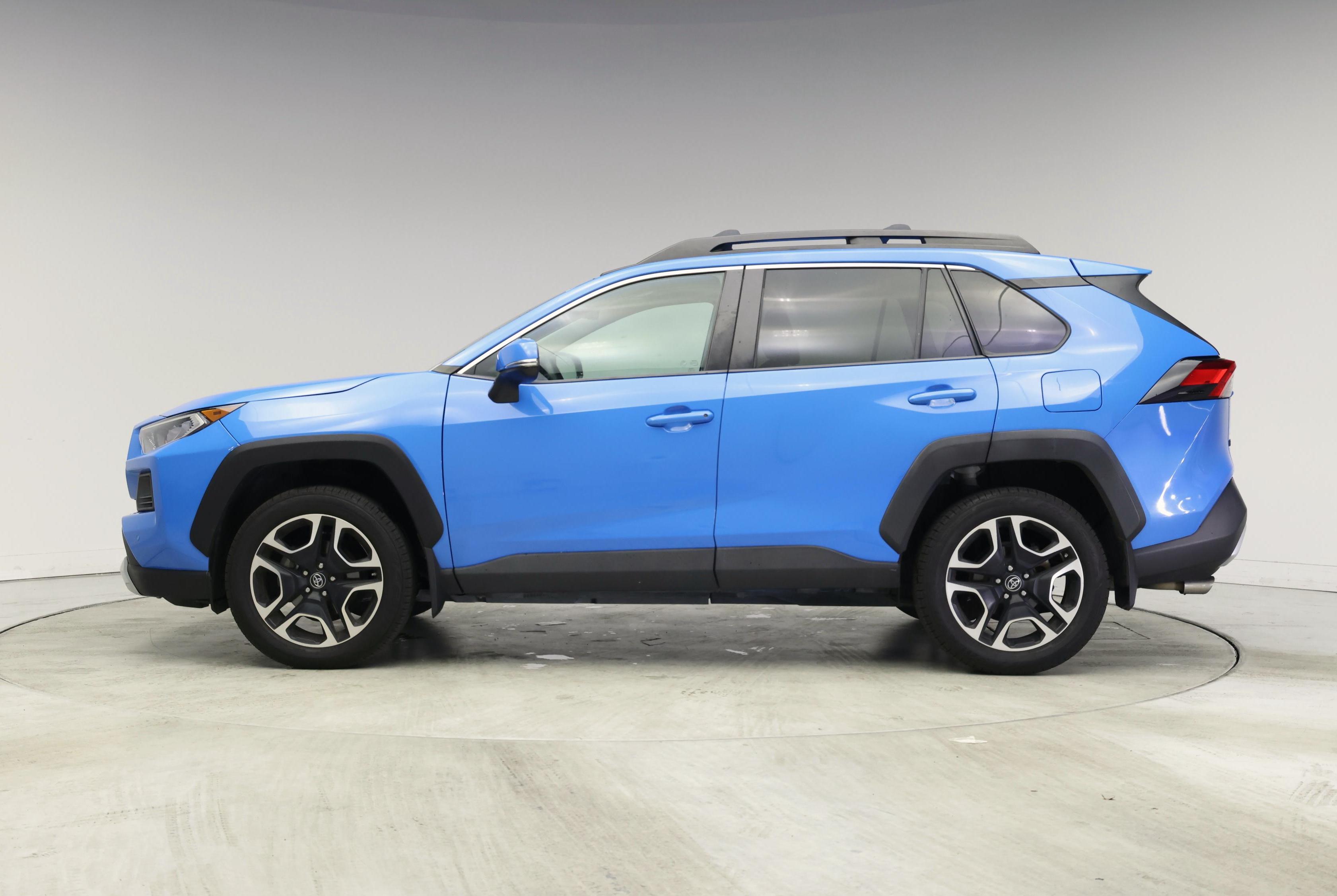 Thumbnail: 2019 Toyota RAV4 - 3