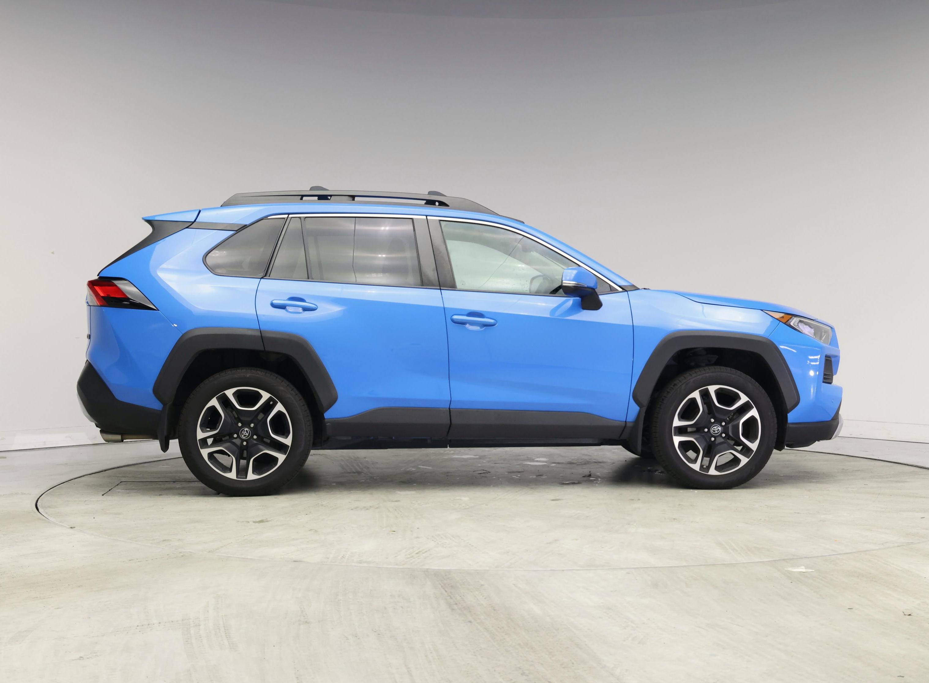 Thumbnail: 2019 Toyota RAV4 - 7