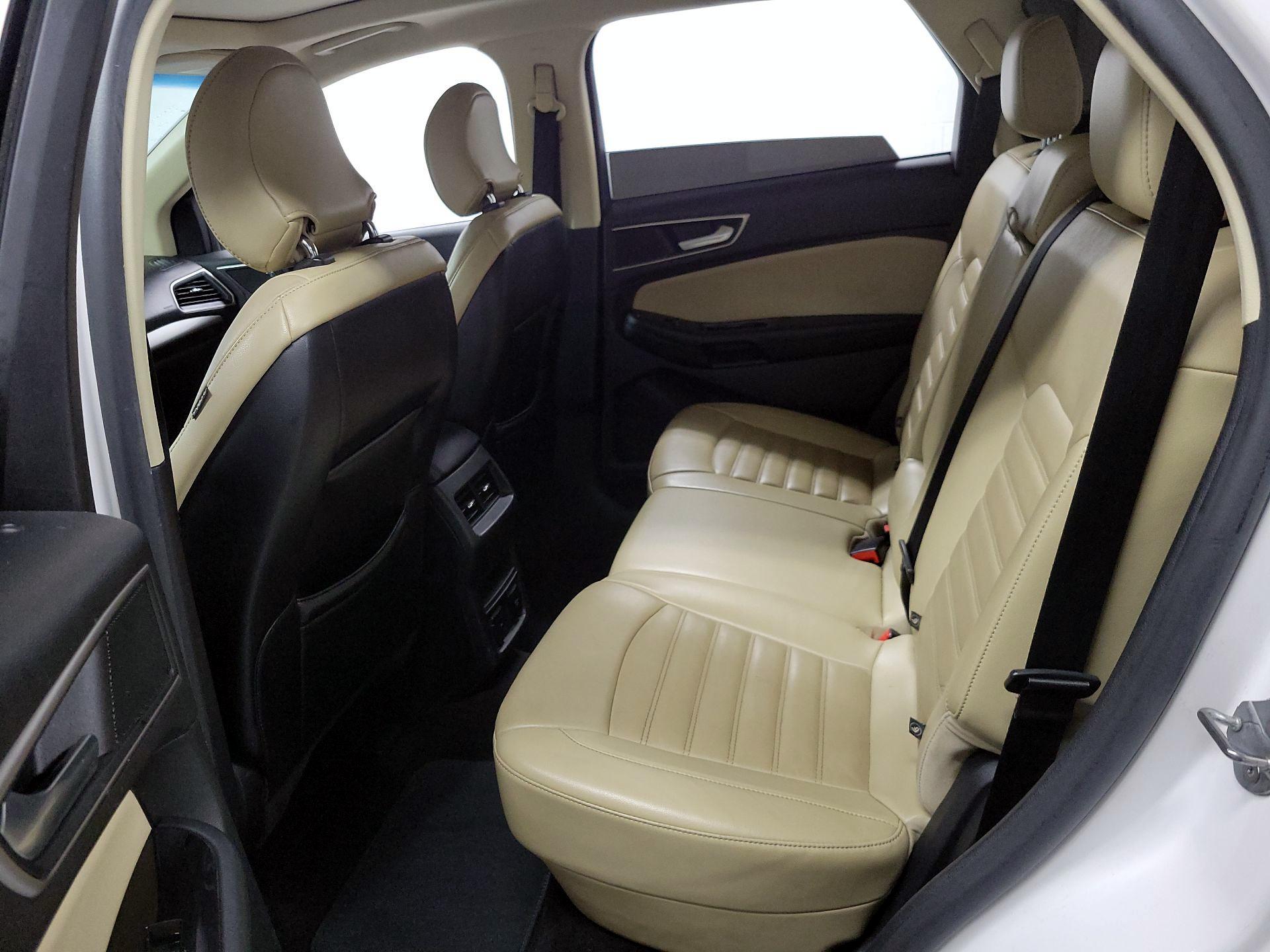 Thumbnail: 2016 Ford Edge - 10