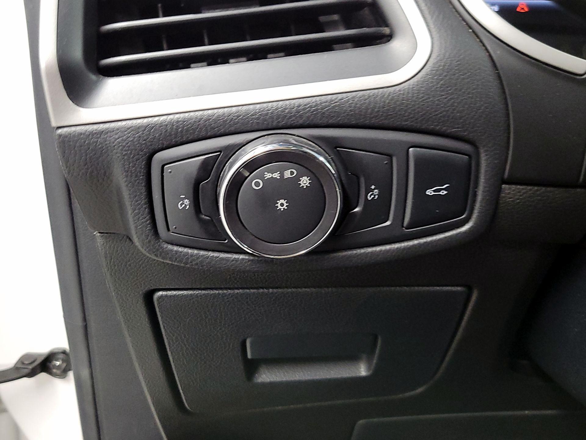 Thumbnail: 2016 Ford Edge - 13