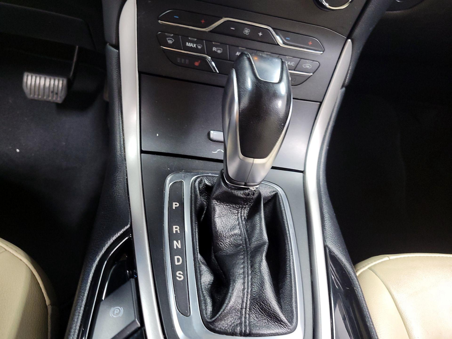 Thumbnail: 2016 Ford Edge - 17