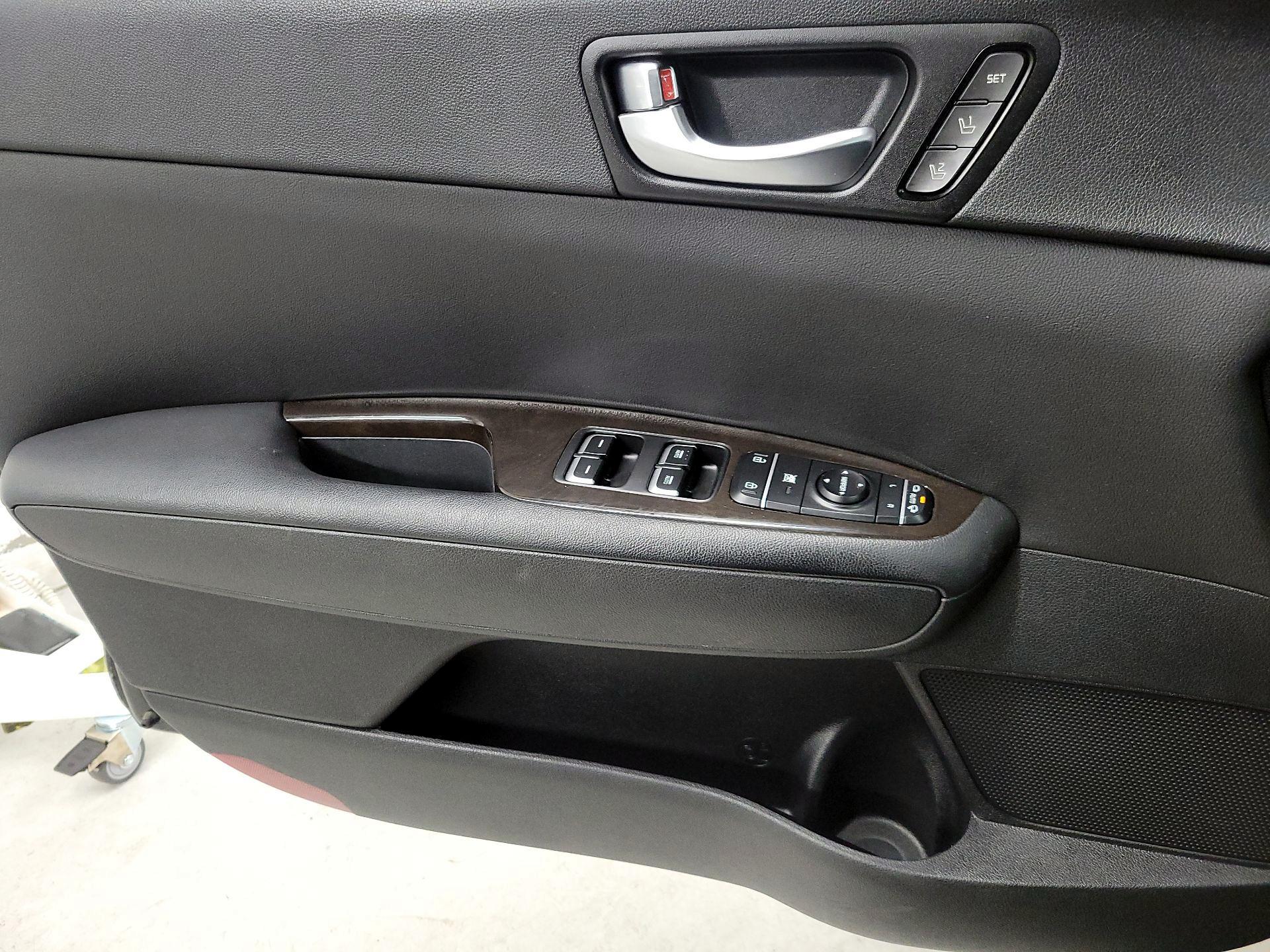 Thumbnail: 2016 Kia Optima - 12
