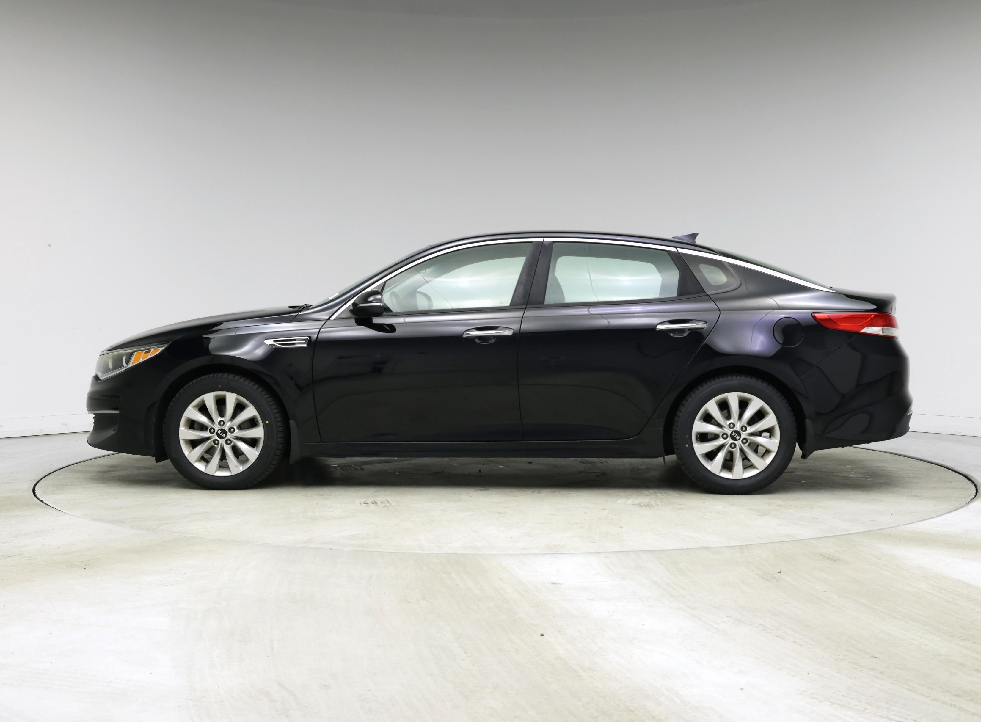 Thumbnail: 2016 Kia Optima - 3