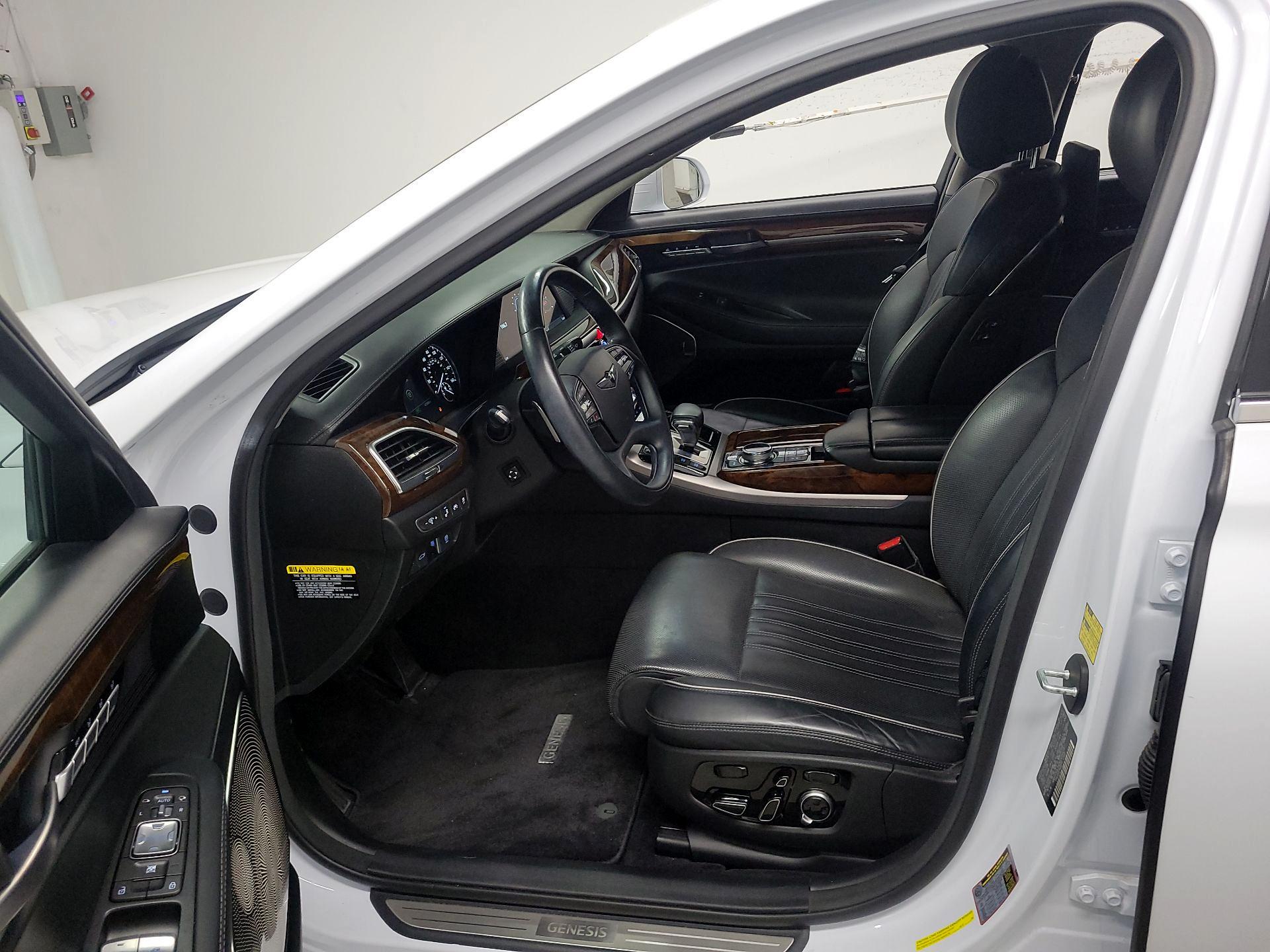 Thumbnail: 2019 Genesis G90 - 11