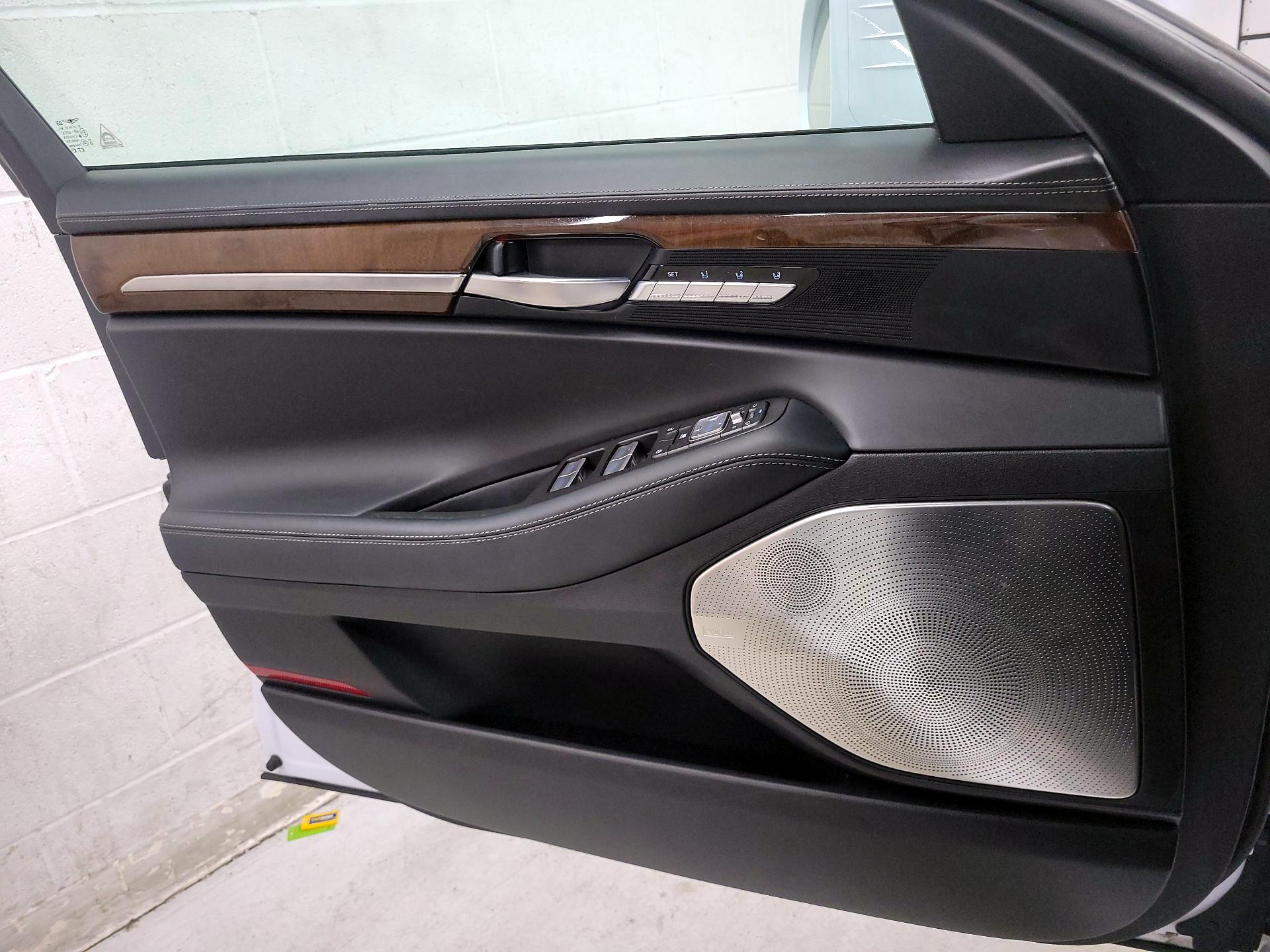 Thumbnail: 2019 Genesis G90 - 12