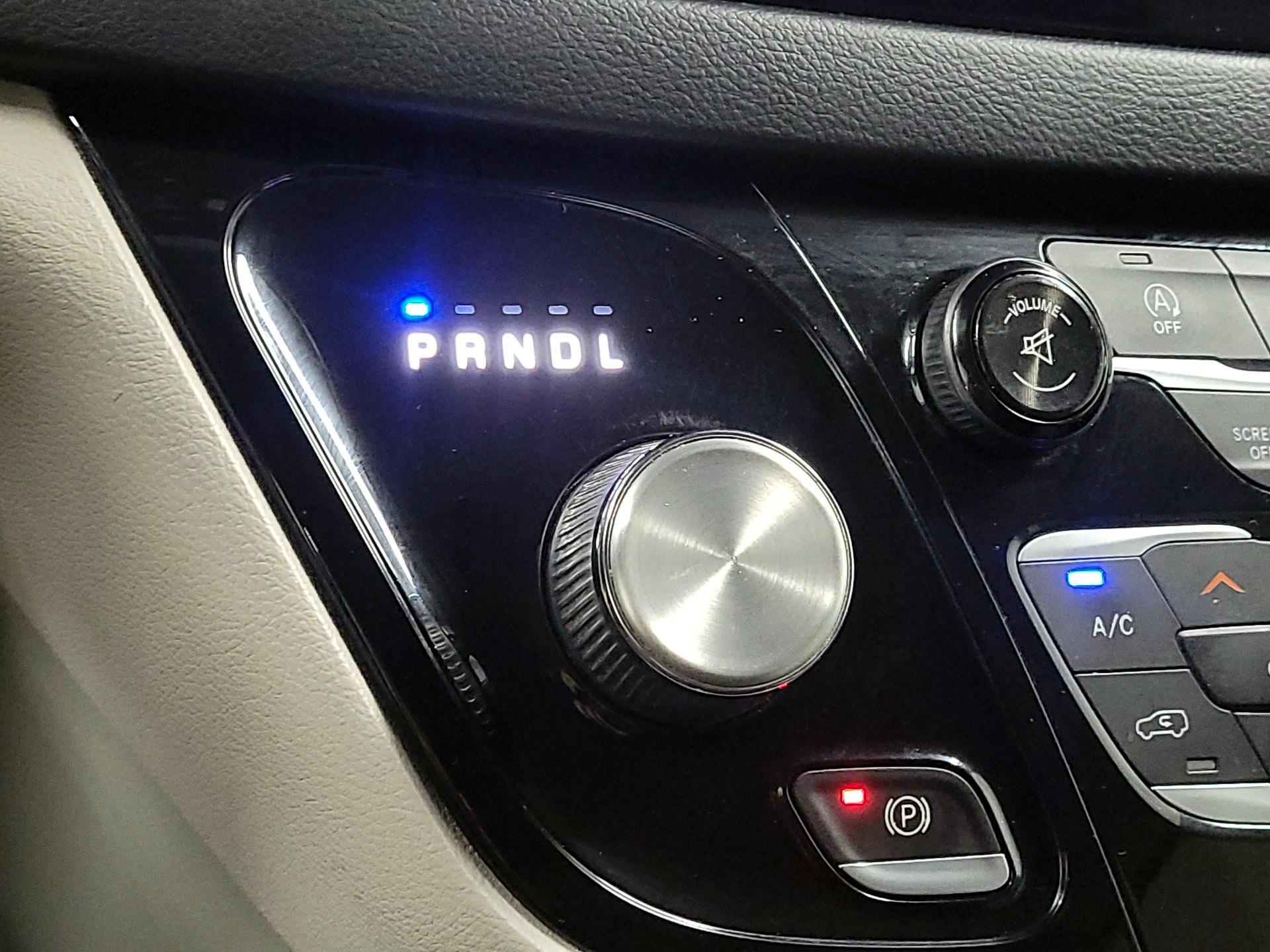 Thumbnail: 2017 Chrysler Pacifica - 16