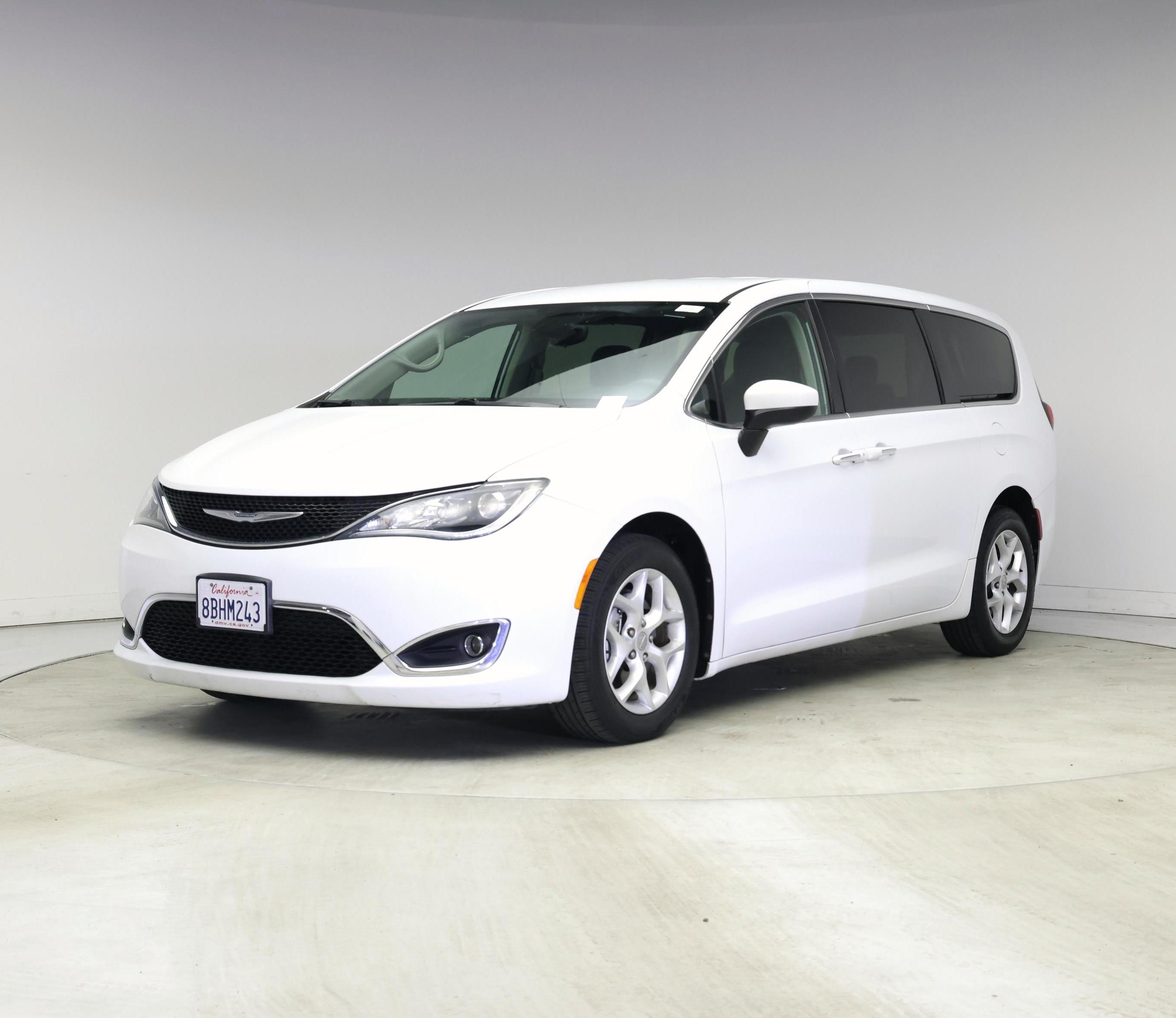 Thumbnail: 2017 Chrysler Pacifica - 4