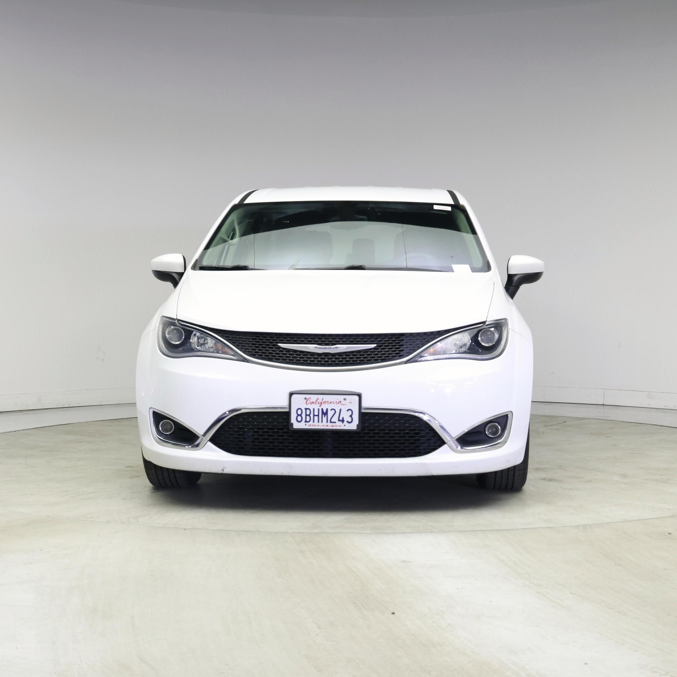 Thumbnail: 2017 Chrysler Pacifica - 5