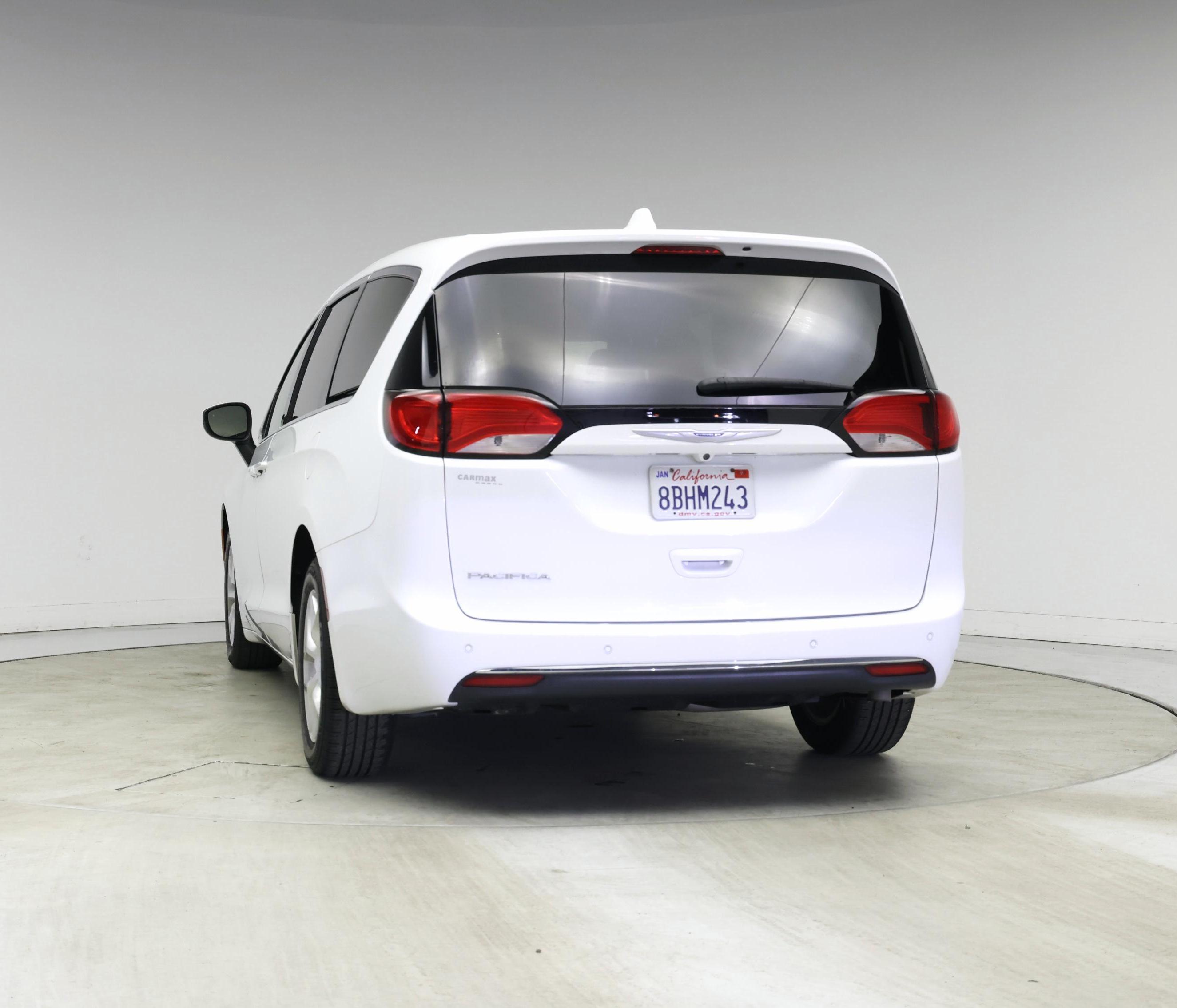 Thumbnail: 2017 Chrysler Pacifica - 6