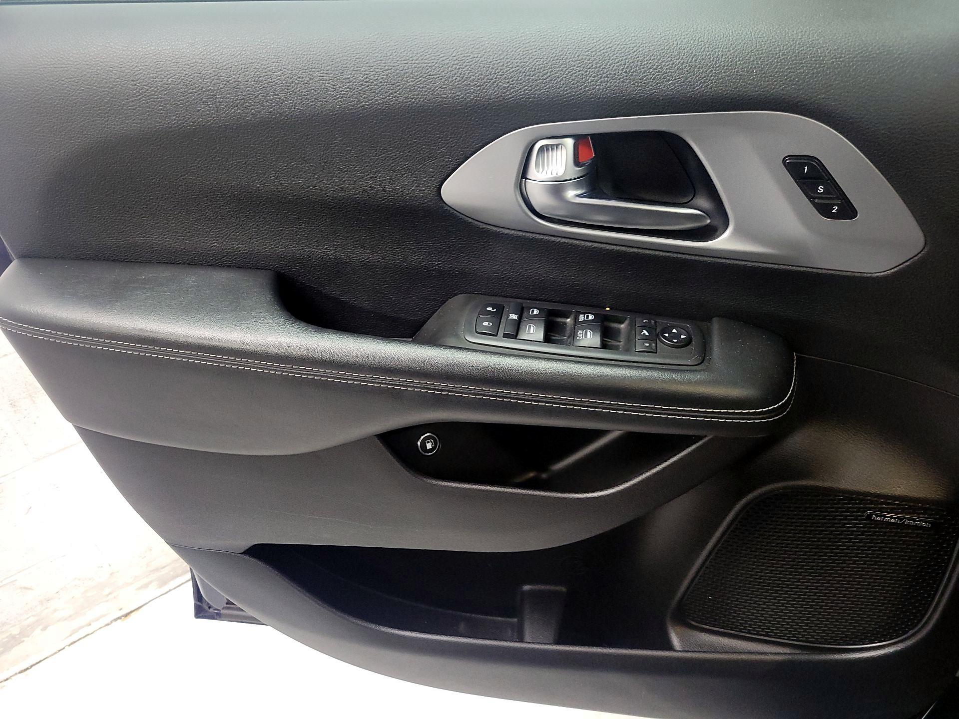 Thumbnail: 2019 Chrysler Pacifica - 12