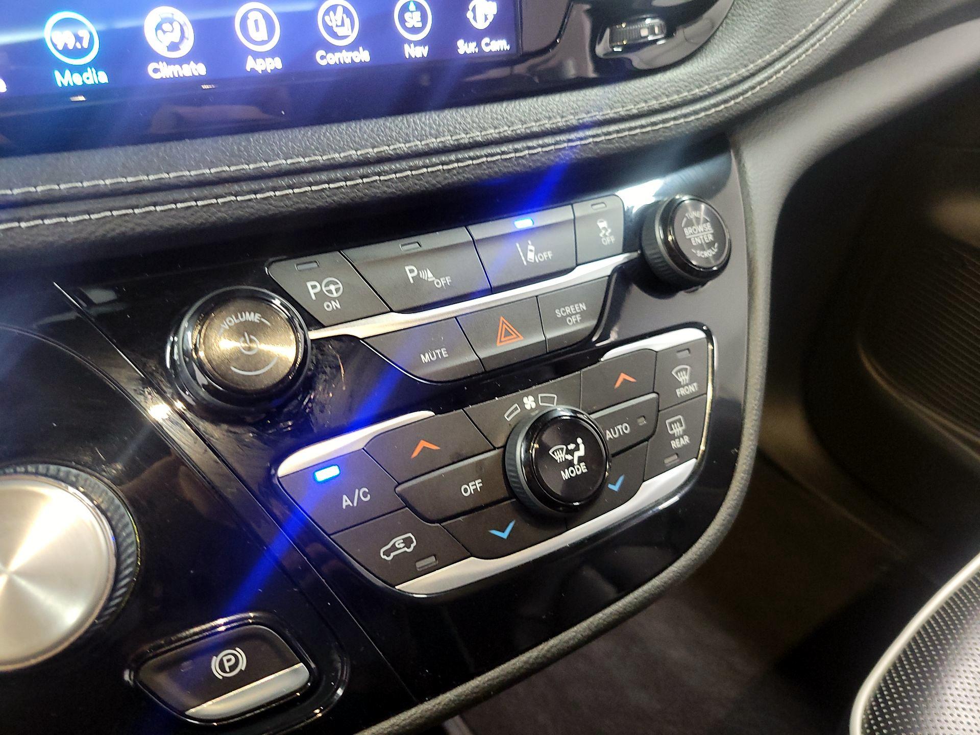 Thumbnail: 2019 Chrysler Pacifica - 15