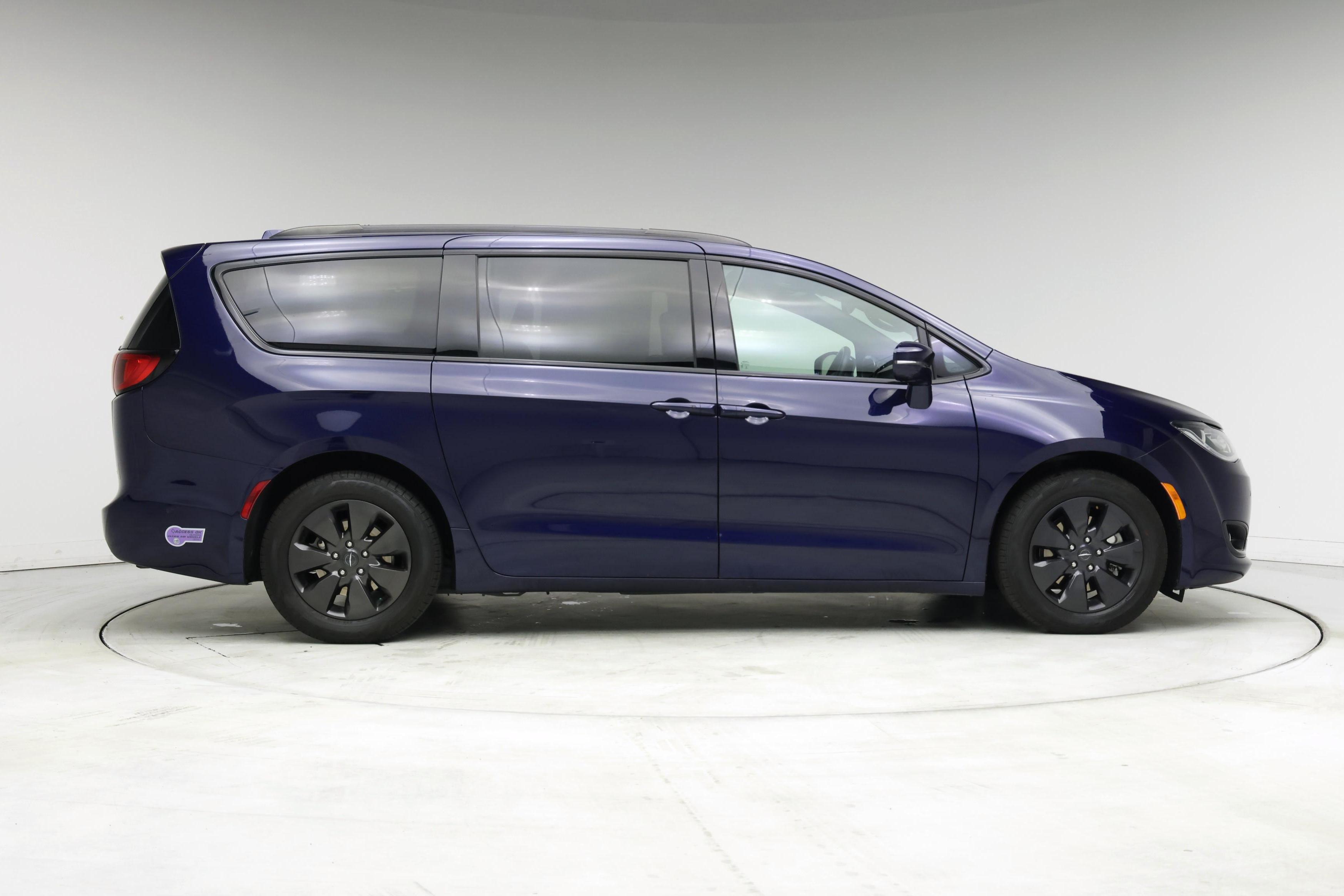 Thumbnail: 2019 Chrysler Pacifica - 7