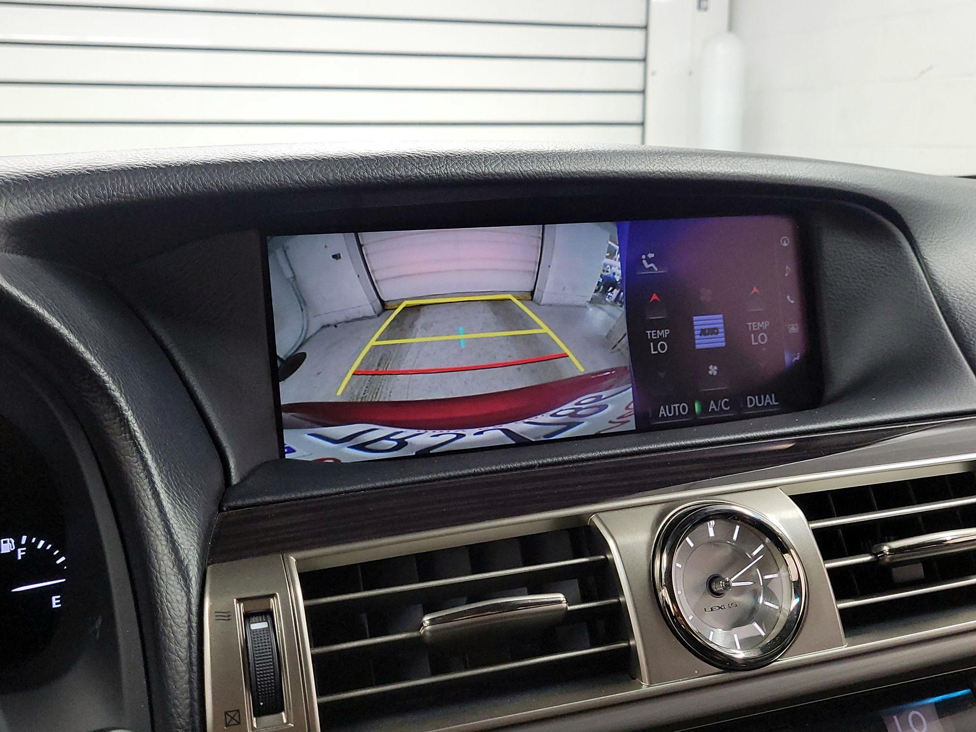 Thumbnail: 2016 Lexus LS - 14