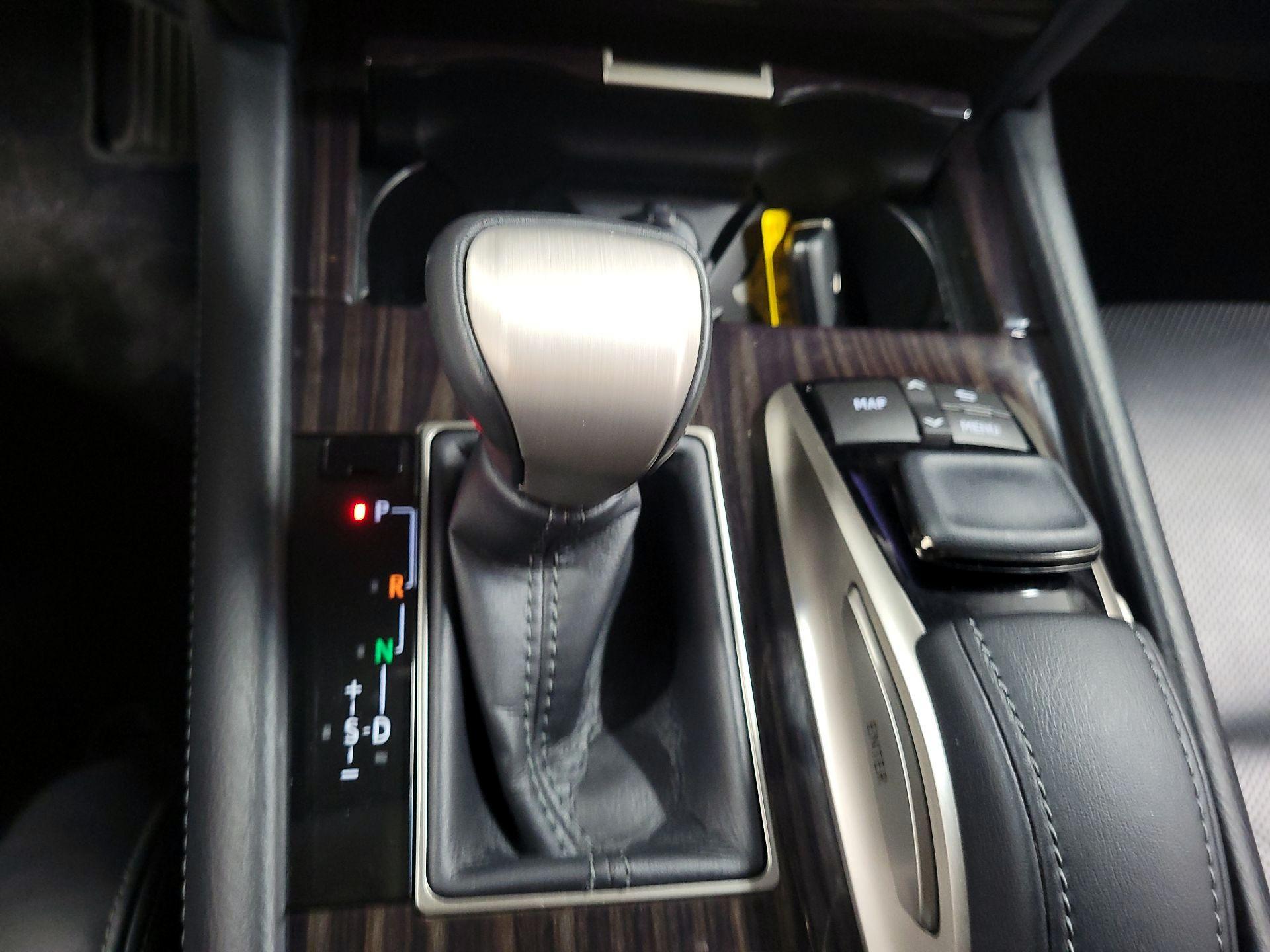 Thumbnail: 2016 Lexus LS - 17