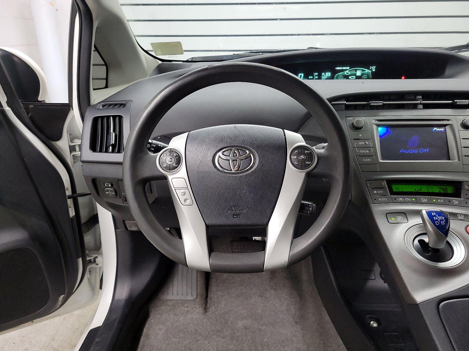 Thumbnail: 2014 Toyota Prius - 10