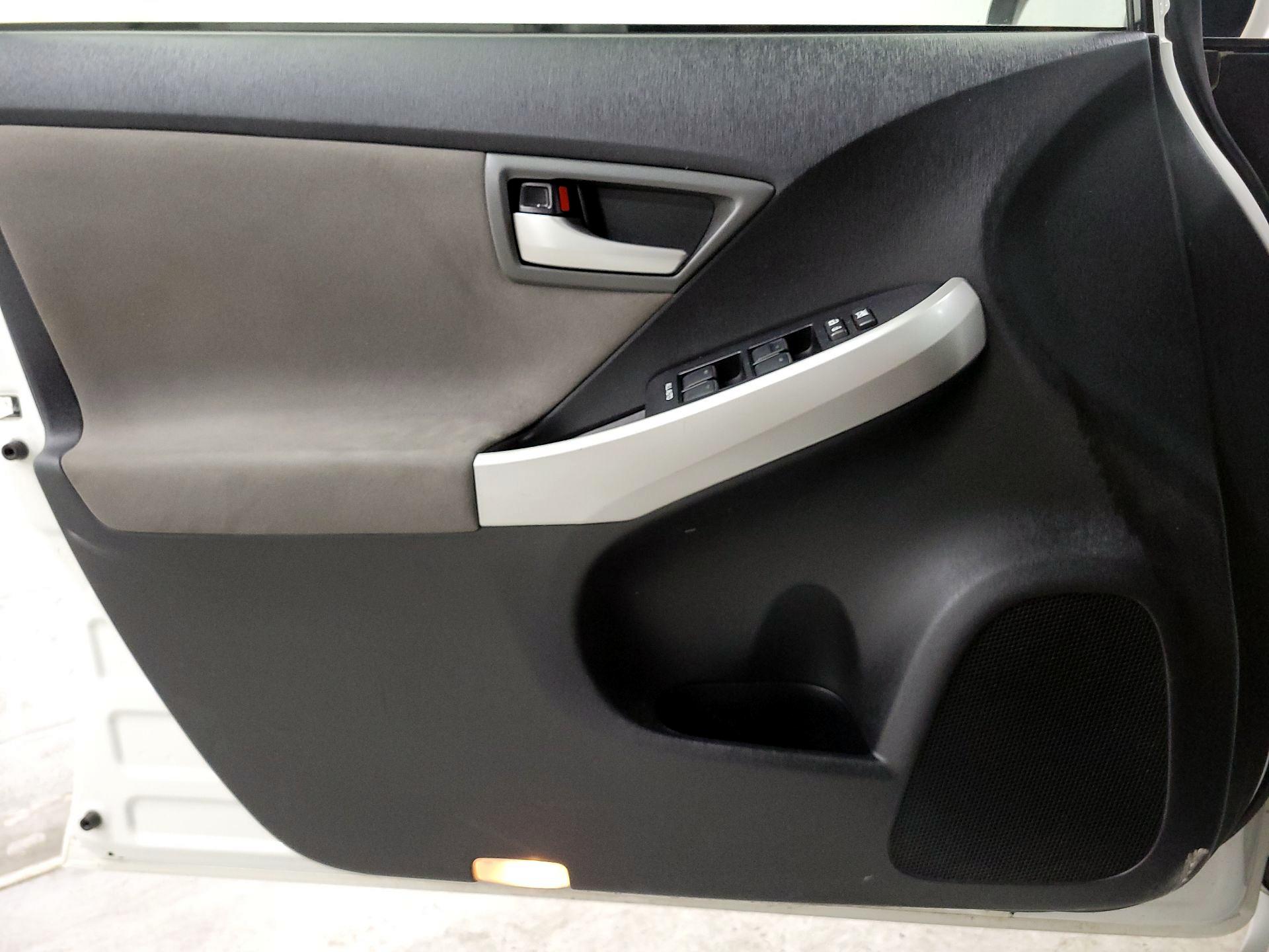 Thumbnail: 2014 Toyota Prius - 12