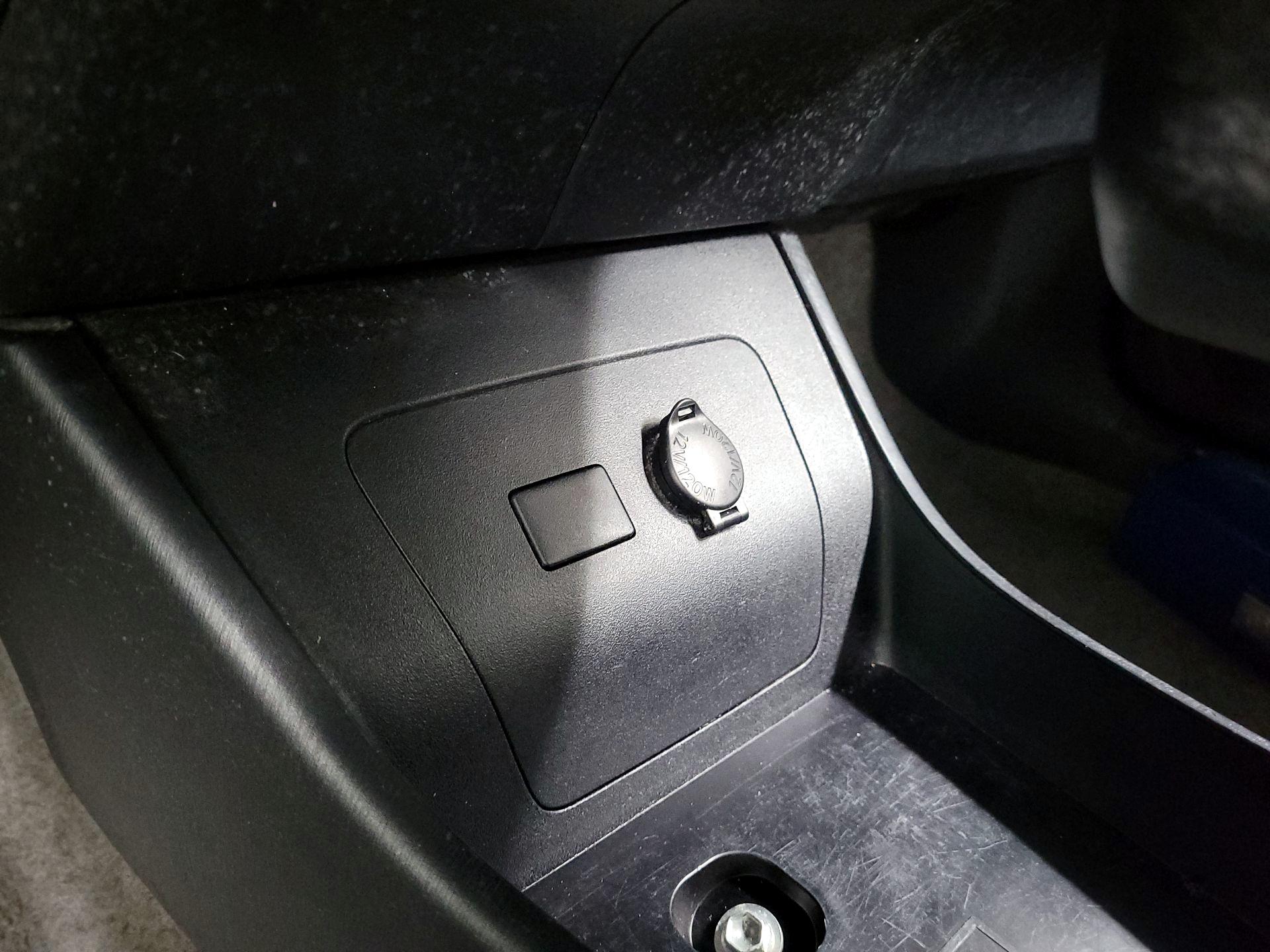 Thumbnail: 2014 Toyota Prius - 17
