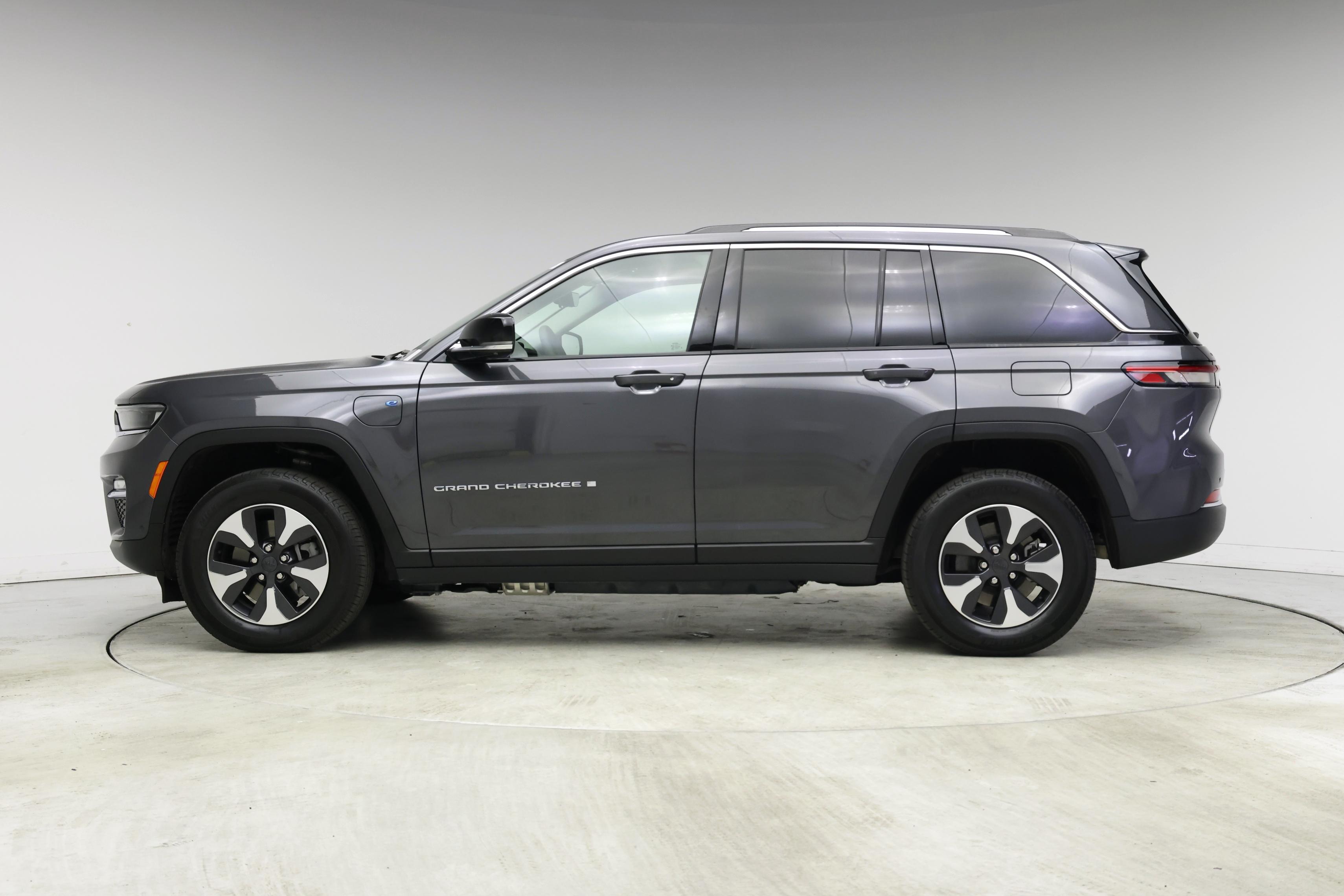Thumbnail: 2024 Jeep Grand Cherokee - 3