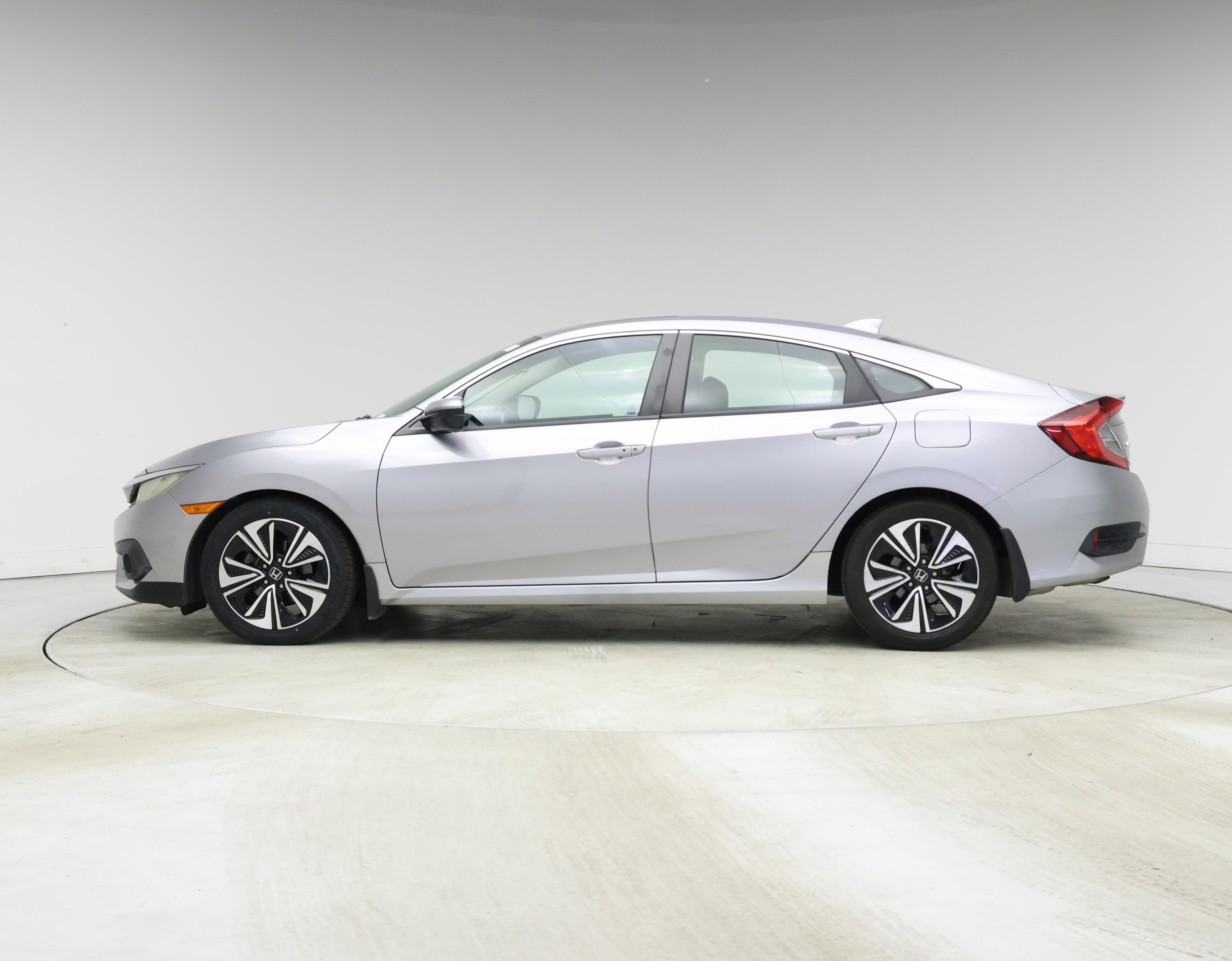 Thumbnail: 2016 Honda Civic - 3
