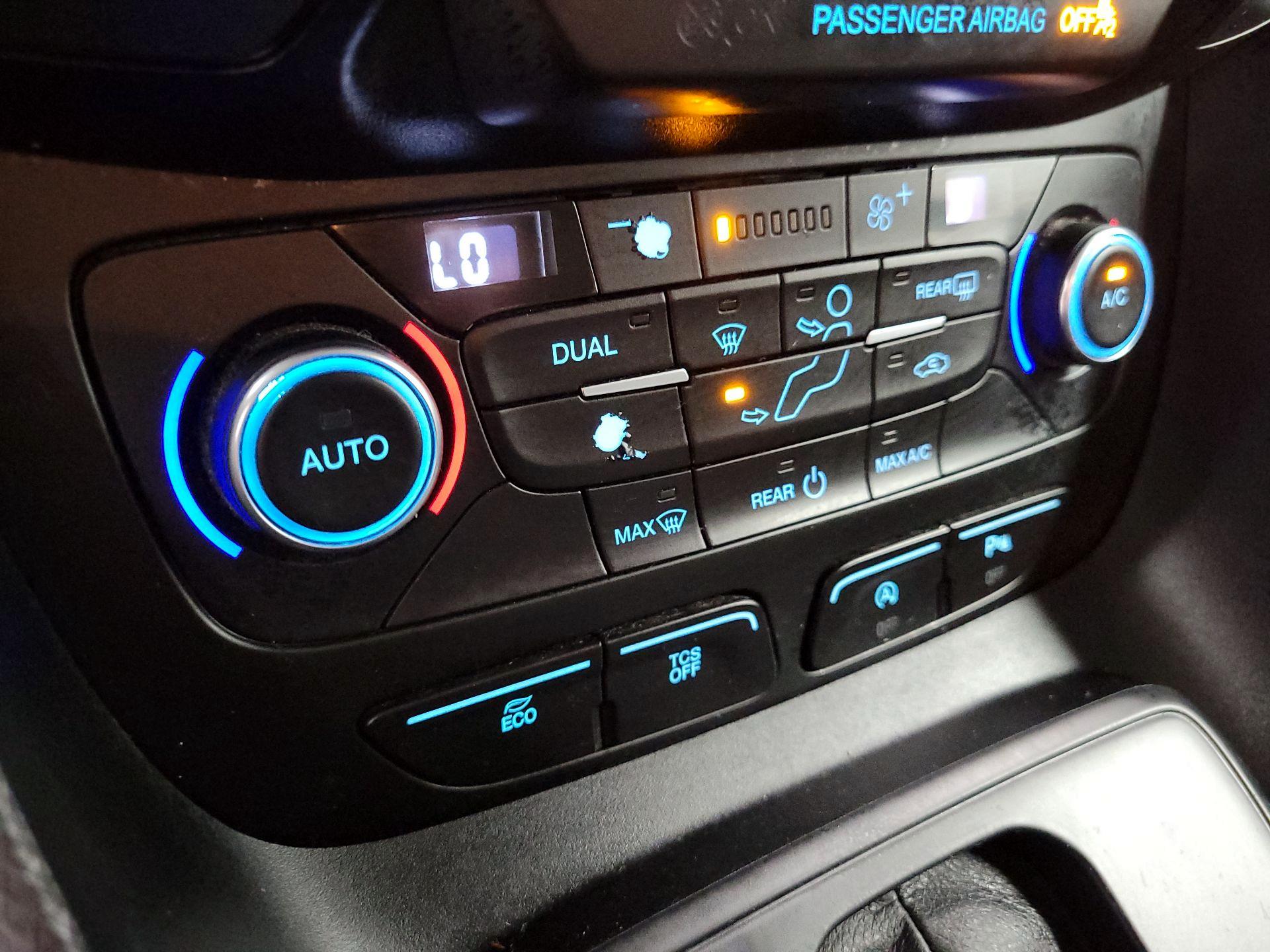 Thumbnail: 2019 Ford Transit Series - 17