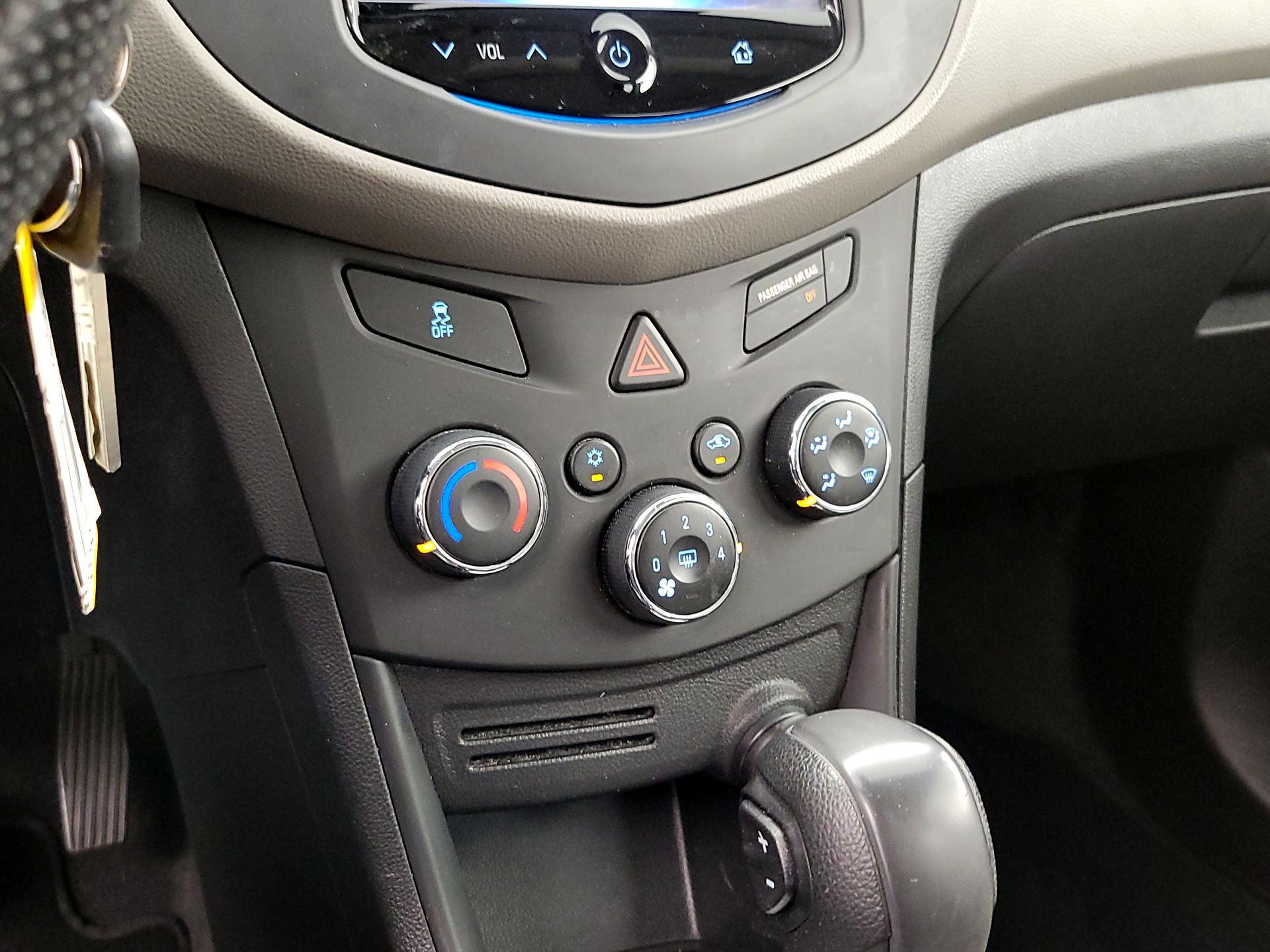 Thumbnail: 2015 Chevrolet Trax - 16