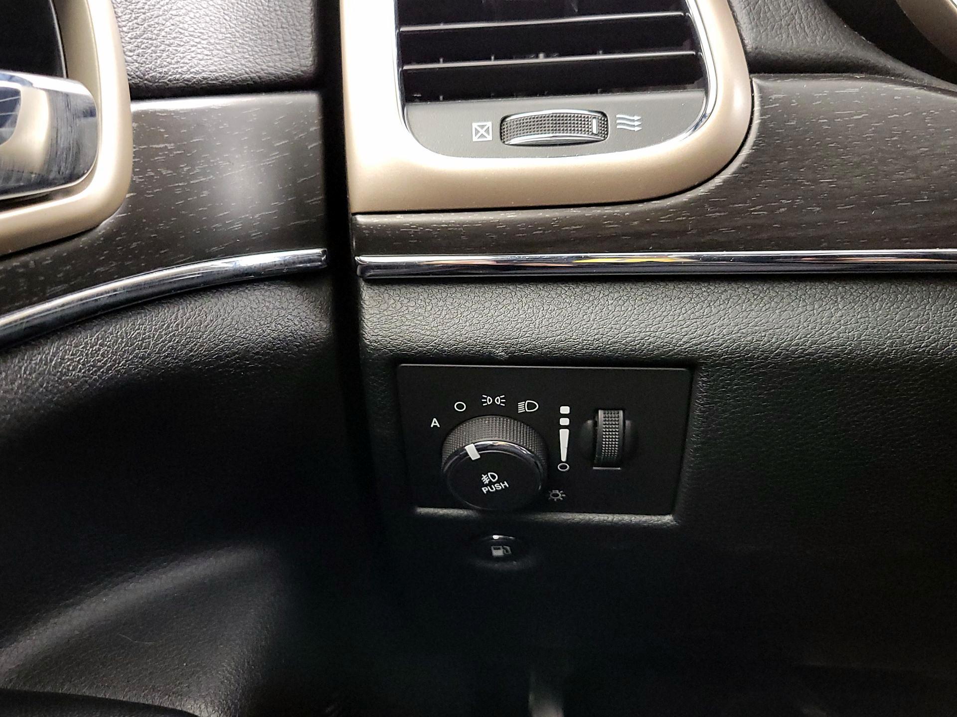 Thumbnail: 2015 Jeep Grand Cherokee - 13