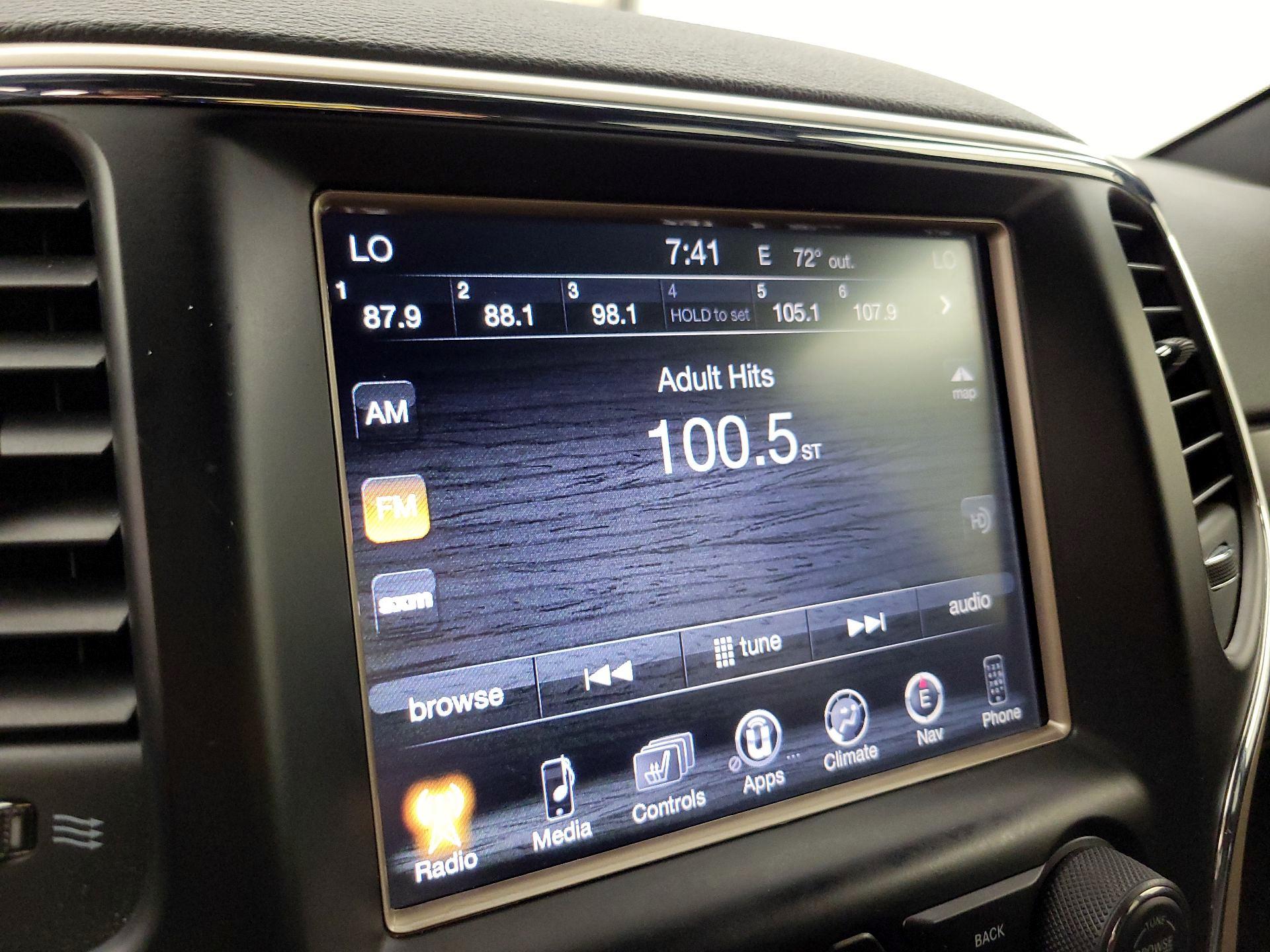 Thumbnail: 2015 Jeep Grand Cherokee - 16