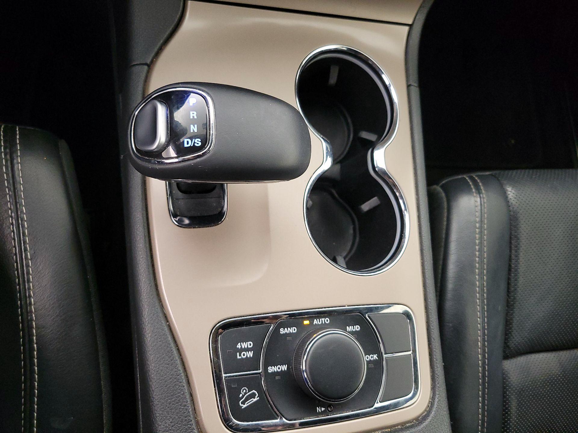 Thumbnail: 2015 Jeep Grand Cherokee - 18