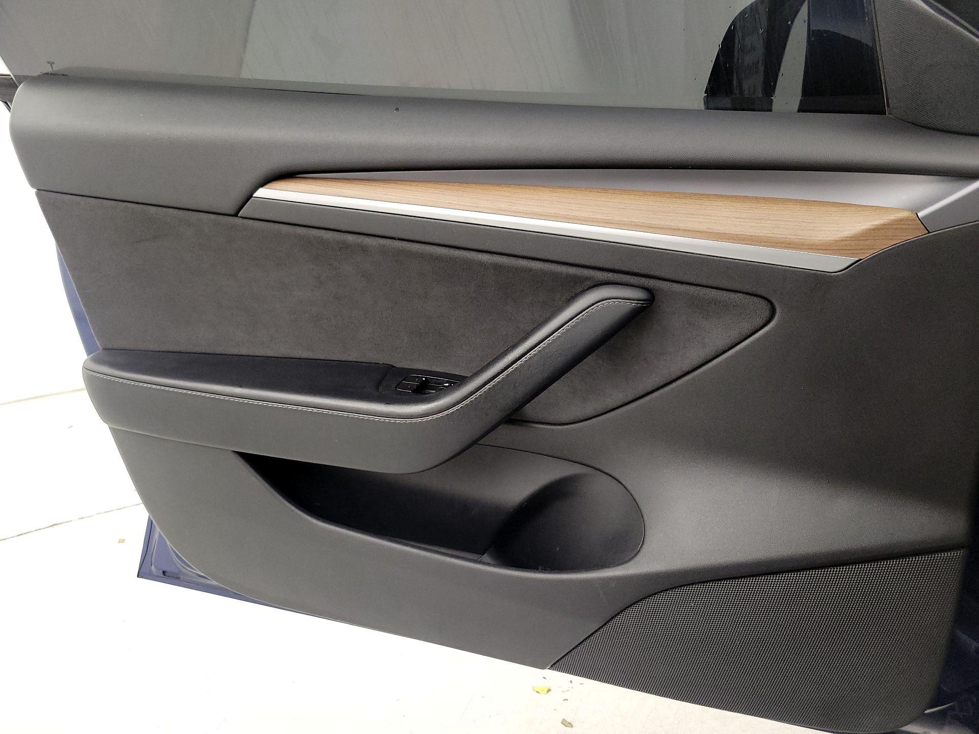 Thumbnail: 2021 Tesla Model 3 - 12