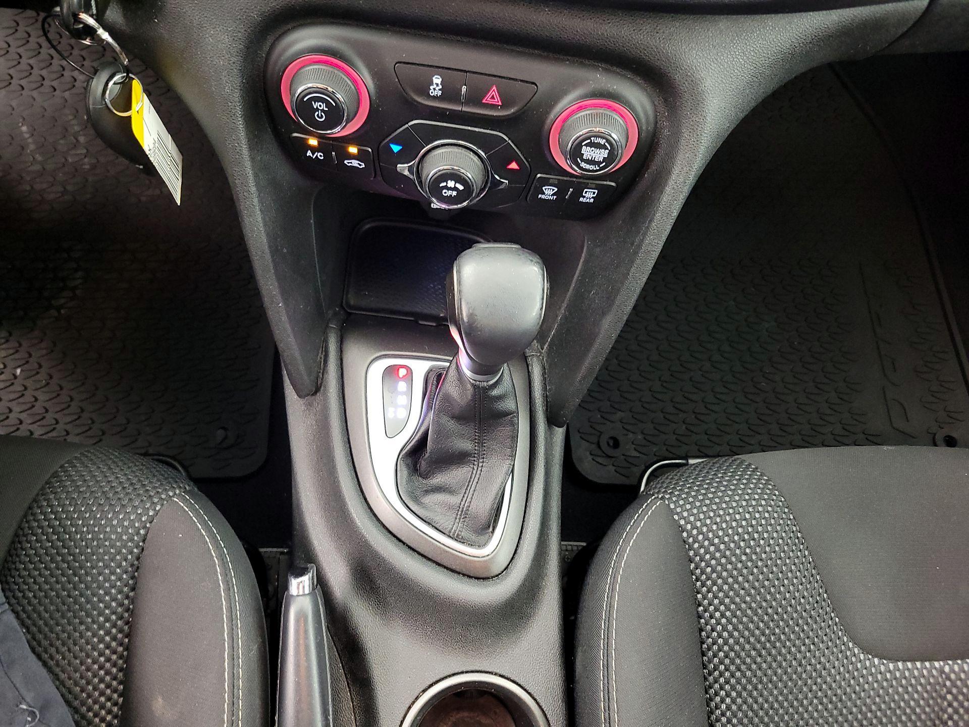 Thumbnail: 2015 Dodge Dart - 17