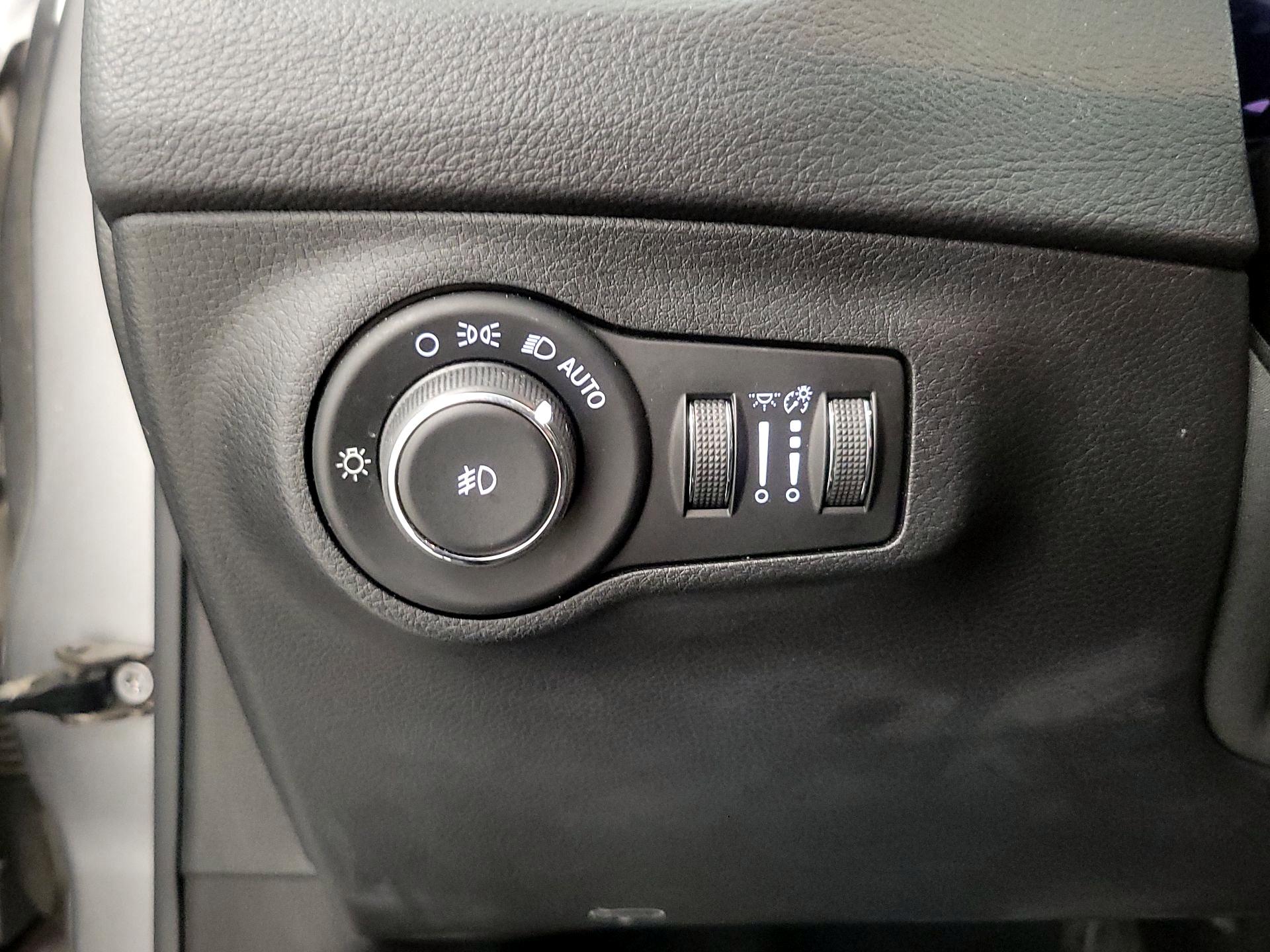 Thumbnail: 2018 Jeep Compass - 13
