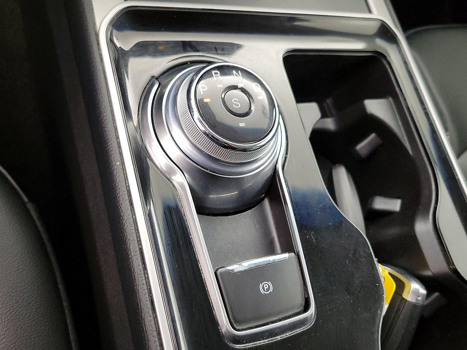Thumbnail: 2019 Ford Edge - 18