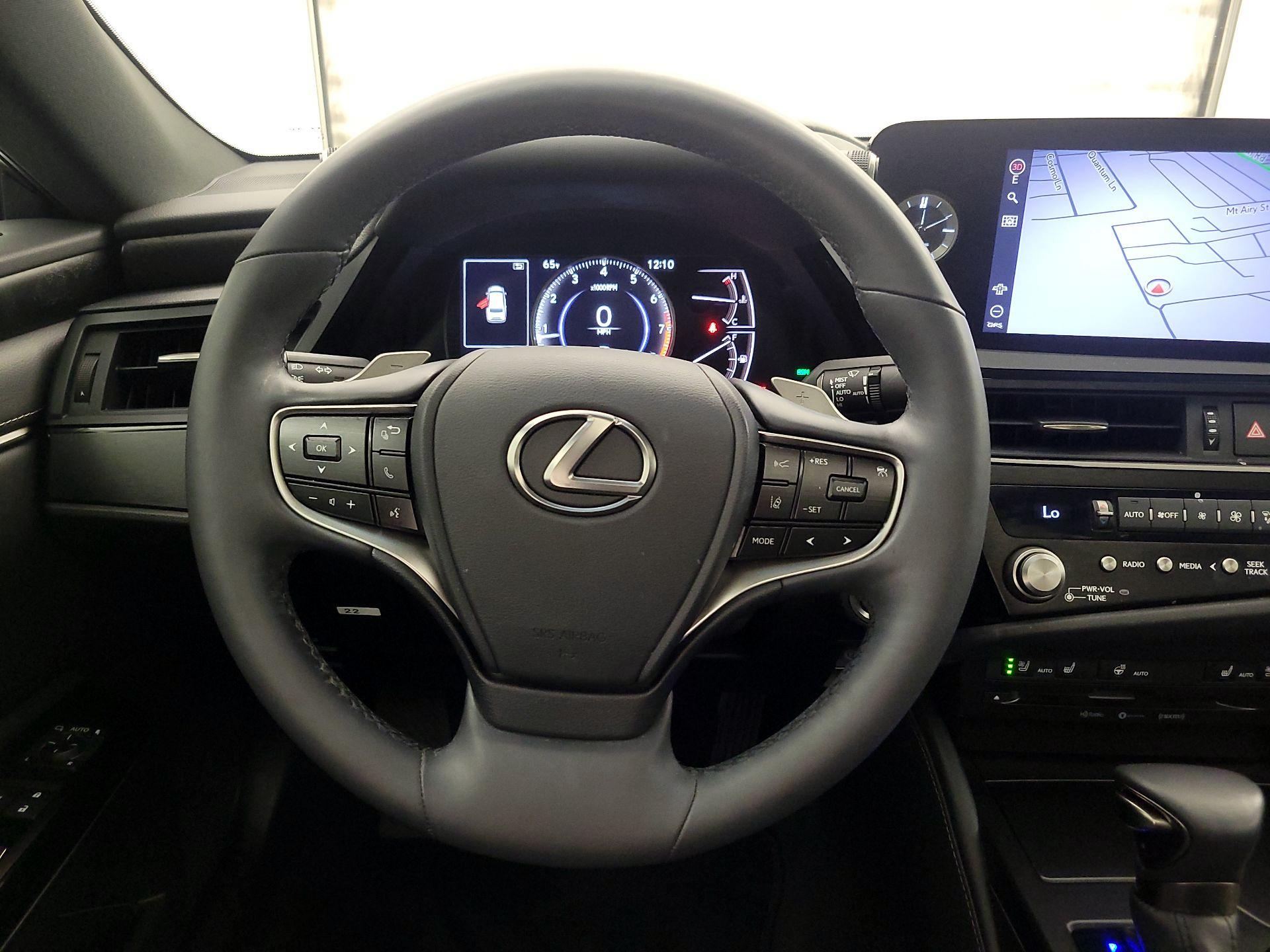 Thumbnail: 2022 Lexus ES - 10