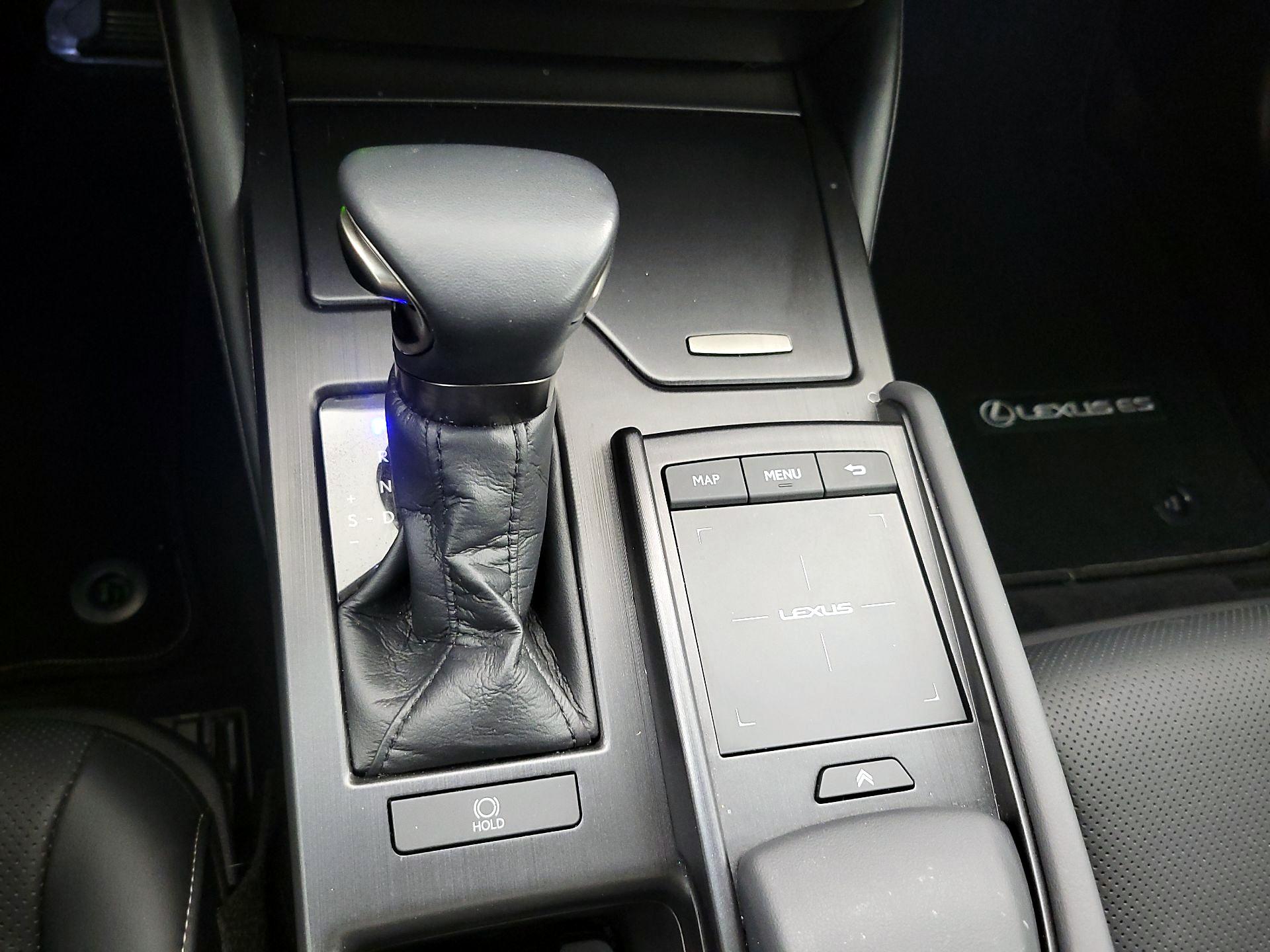 Thumbnail: 2022 Lexus ES - 18