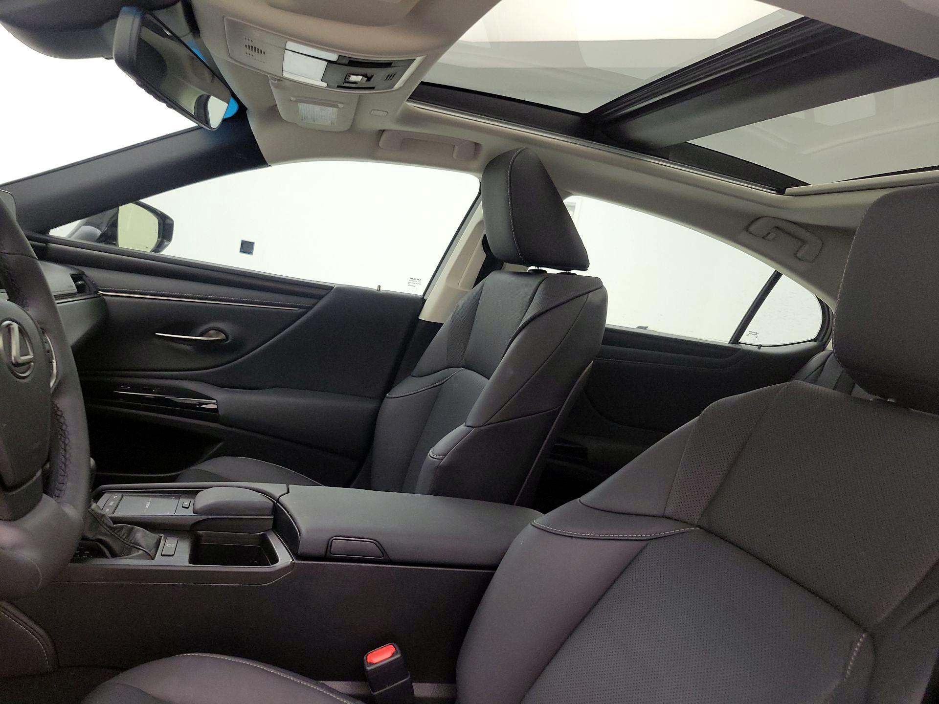 Thumbnail: 2022 Lexus ES - 20