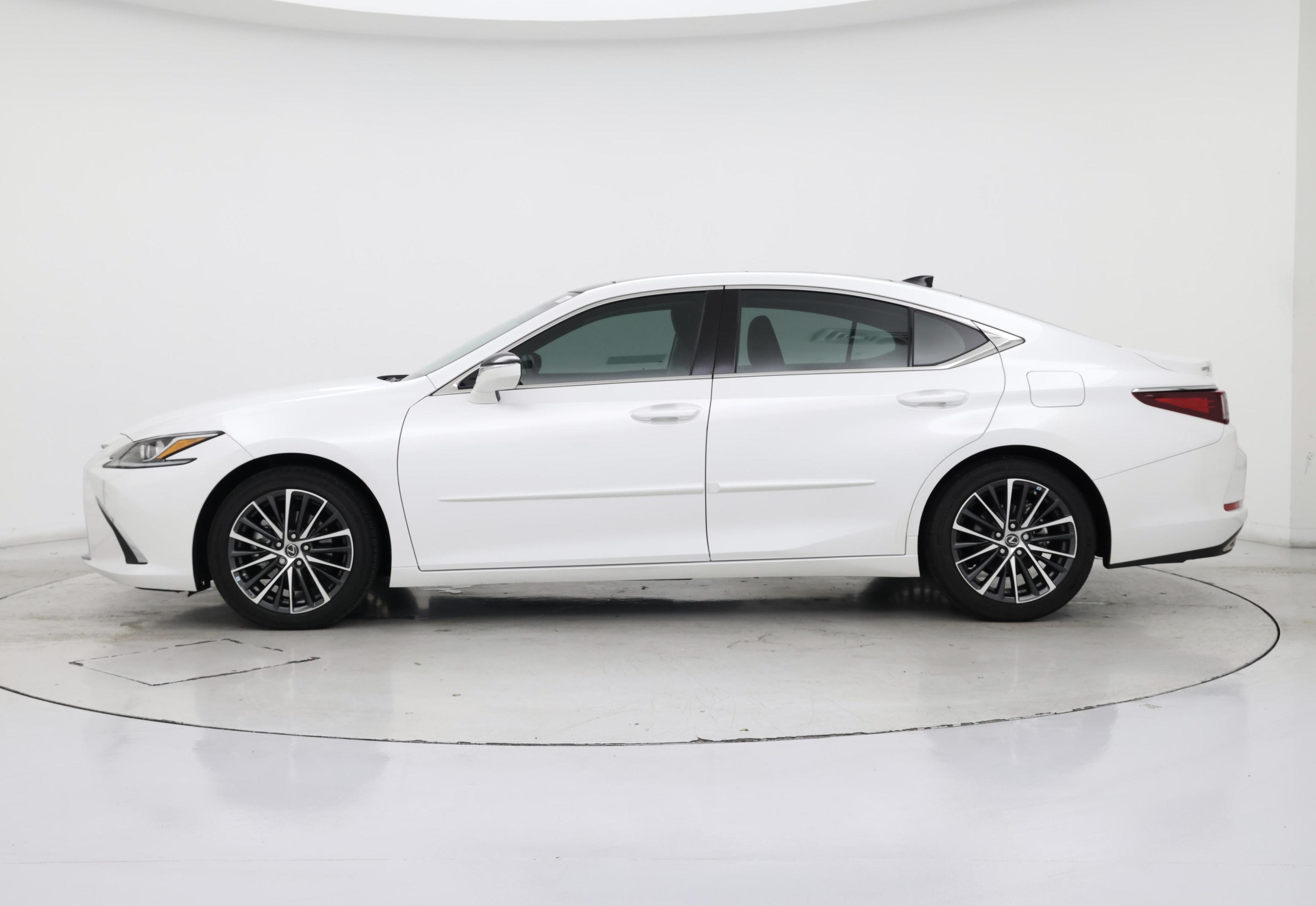 Thumbnail: 2022 Lexus ES - 3