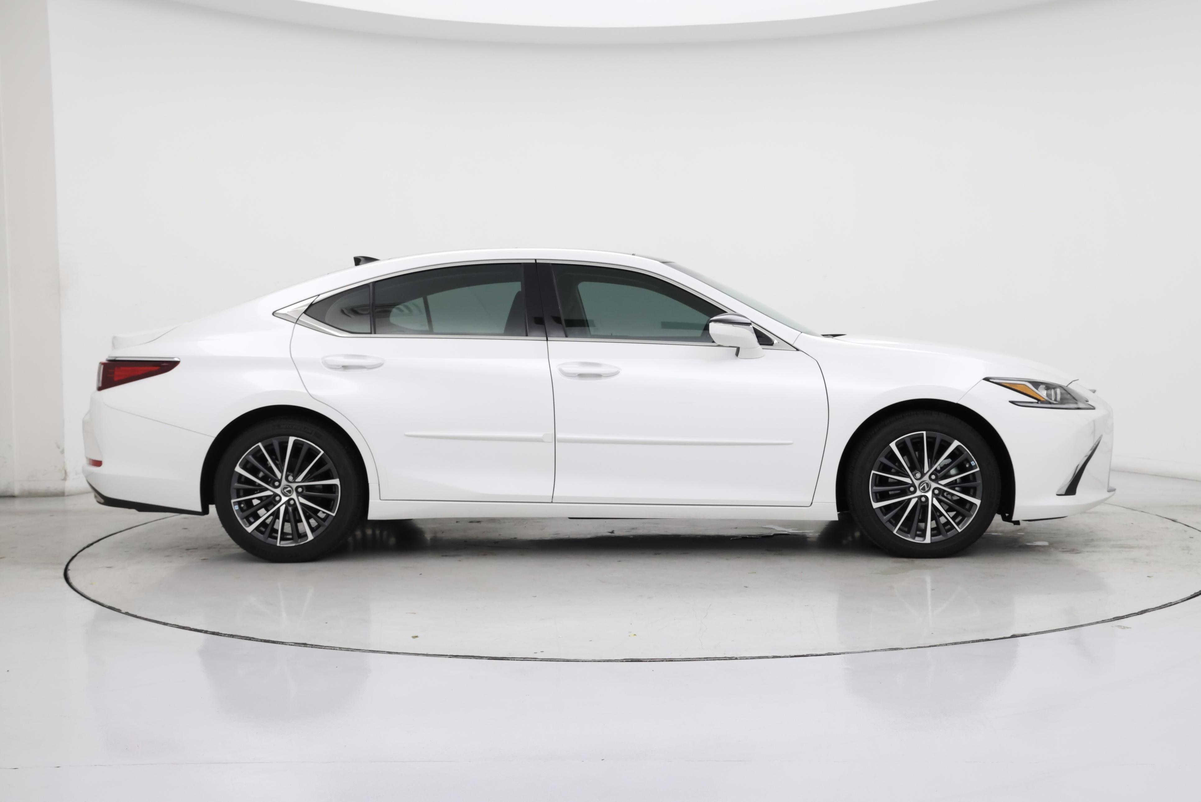Thumbnail: 2022 Lexus ES - 7